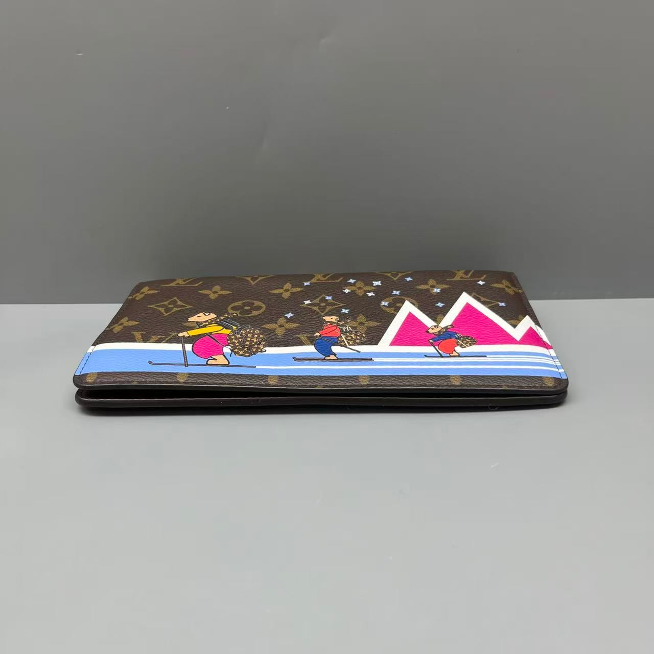 Louis Vuitton - Pochette Félicie Christmas Animation - Monogram coated canvas with leather trim - Brown with multicolour print - (mini)