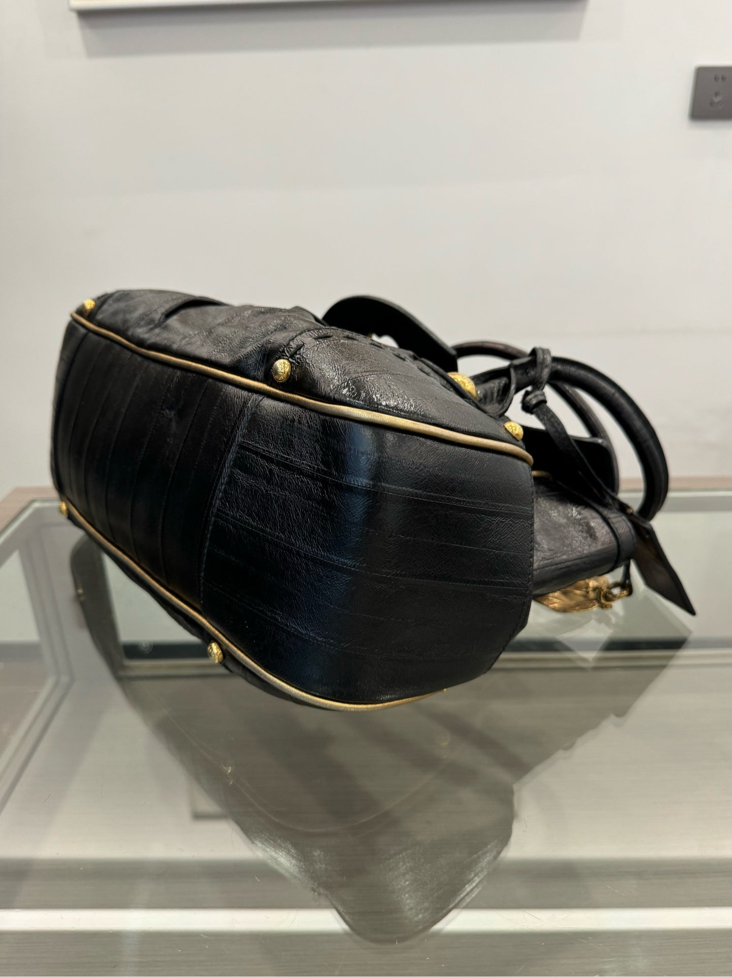 Dolce & Gabbana - Baroque Carved Golden Leaf Handbag - Eel leather - Black - (Medium)