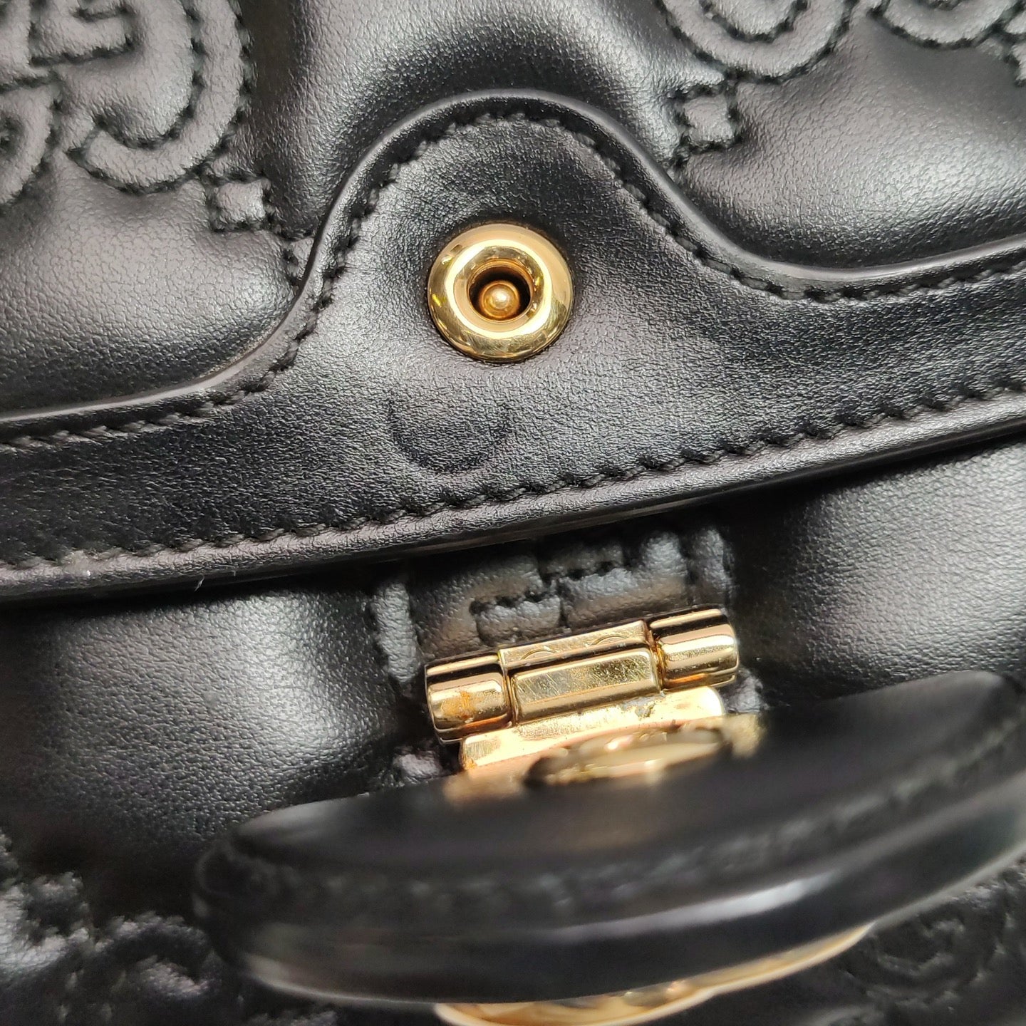Gucci - GG Matelassé Small Shoulder Bag - Leather - Black - (Small)