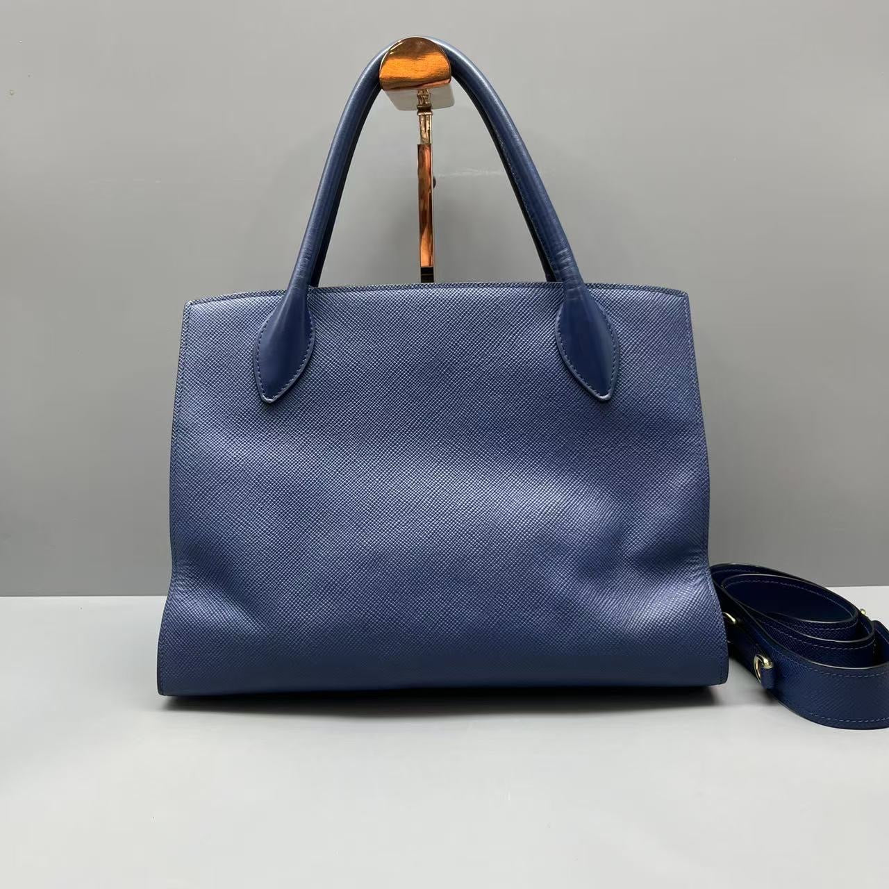 Prada - Monochrome Tote - Saffiano leather - Navy - (medium)