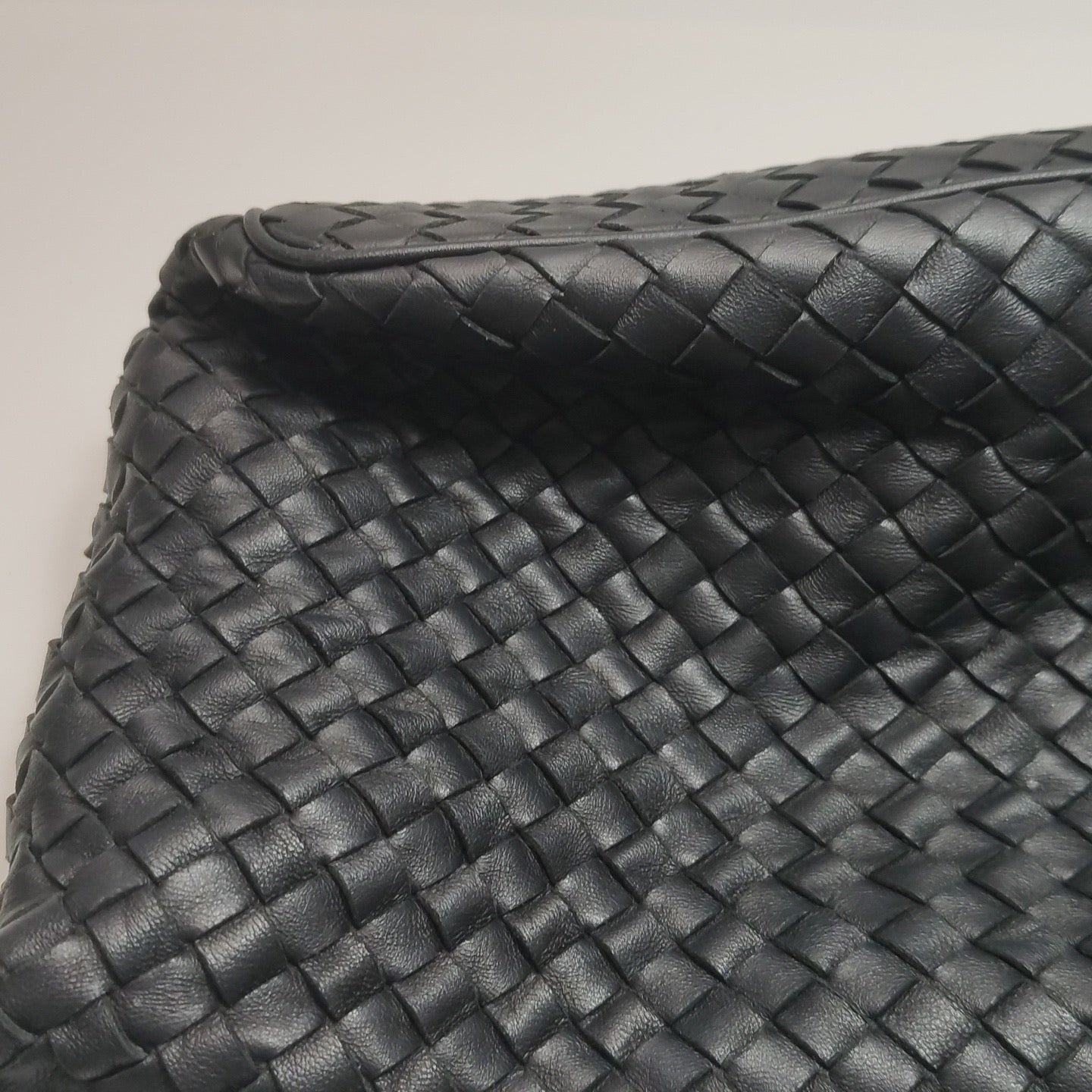 Bottega Veneta - Intrecciato Shoulder Bag - Lambskin leather - Black - (Medium)