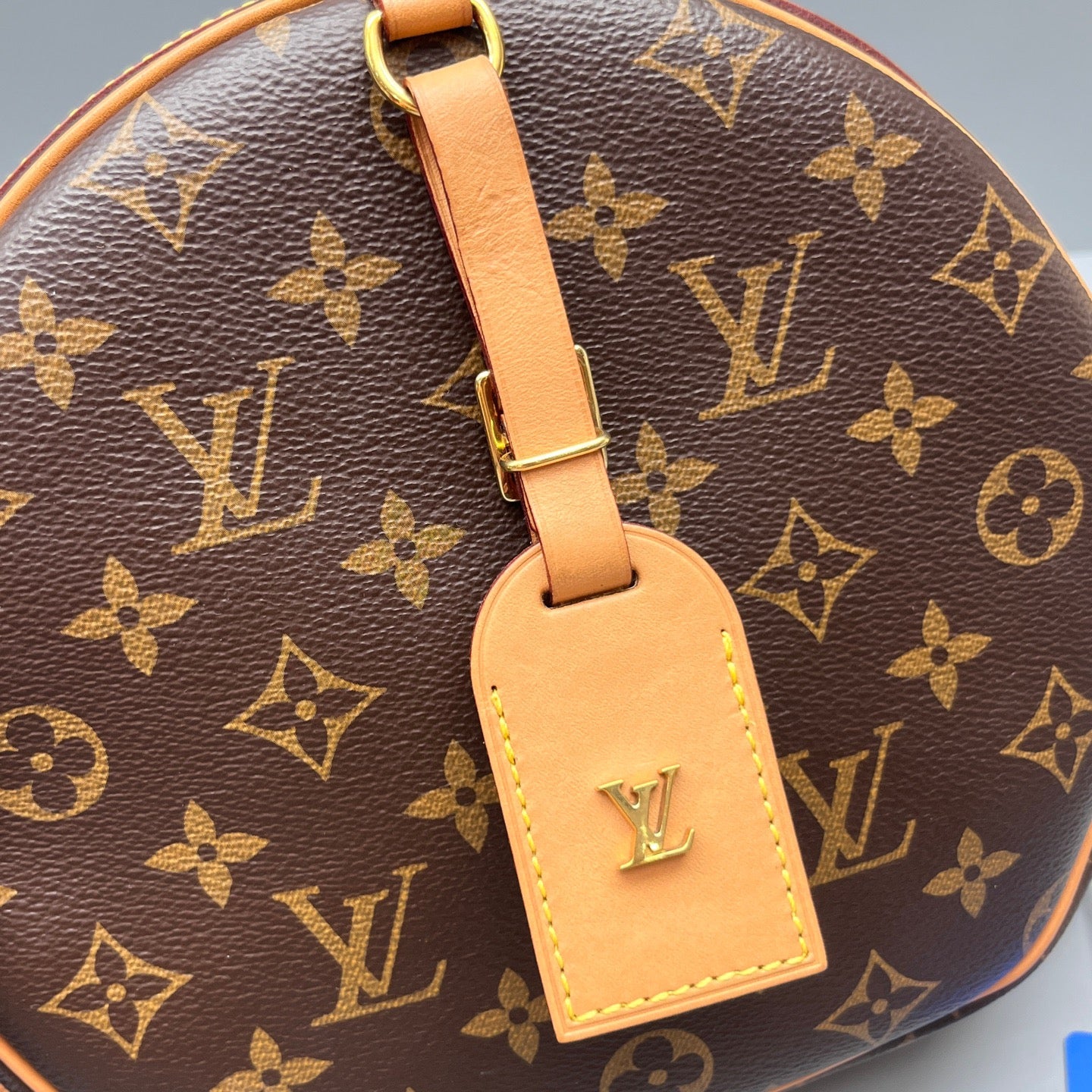 Louis Vuitton - Boite Chapeau Souple - Monogram coated canvas with natural cowhide leather trim - Brown - (Large)
