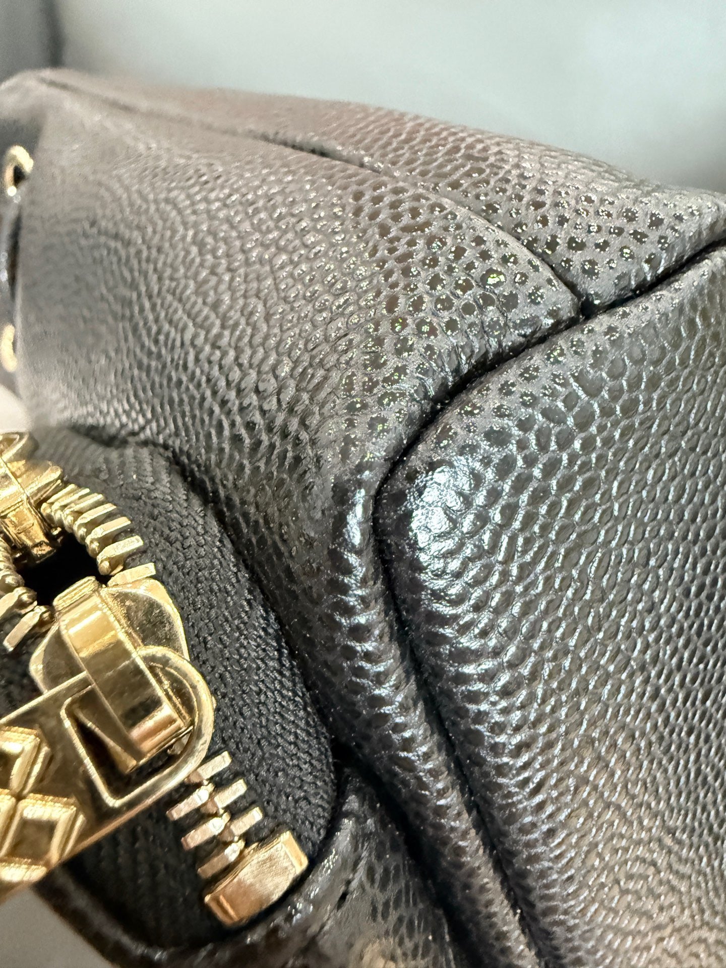 Chanel - 22B Drawstring Mini Bucket Bag - Grained calfskin leather - Black with Gold-Tone Hardware - (Mini)