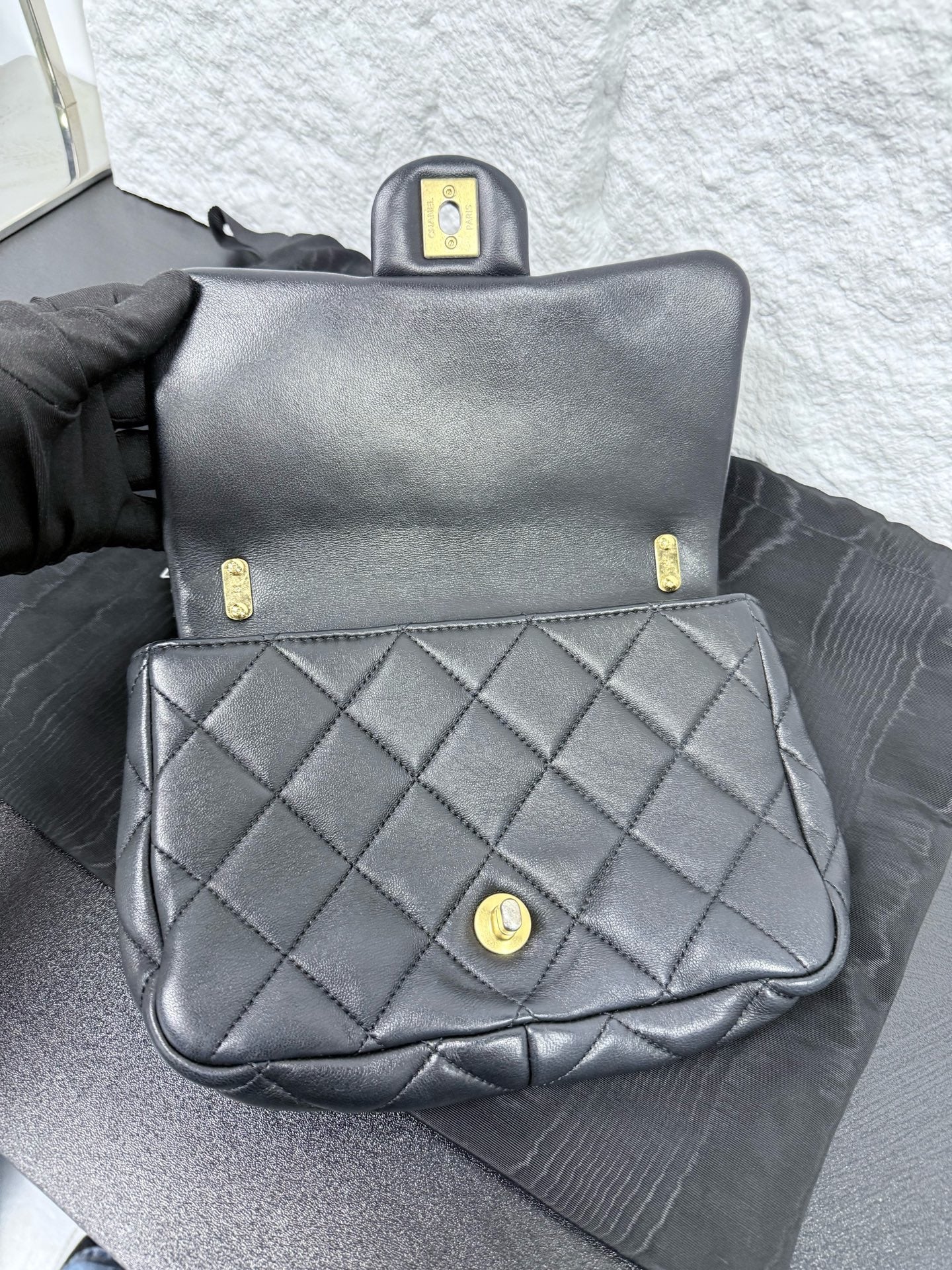 Chanel - Classic Flap Mini (Chunky Chain) - Lambskin leather - Black - (mini)