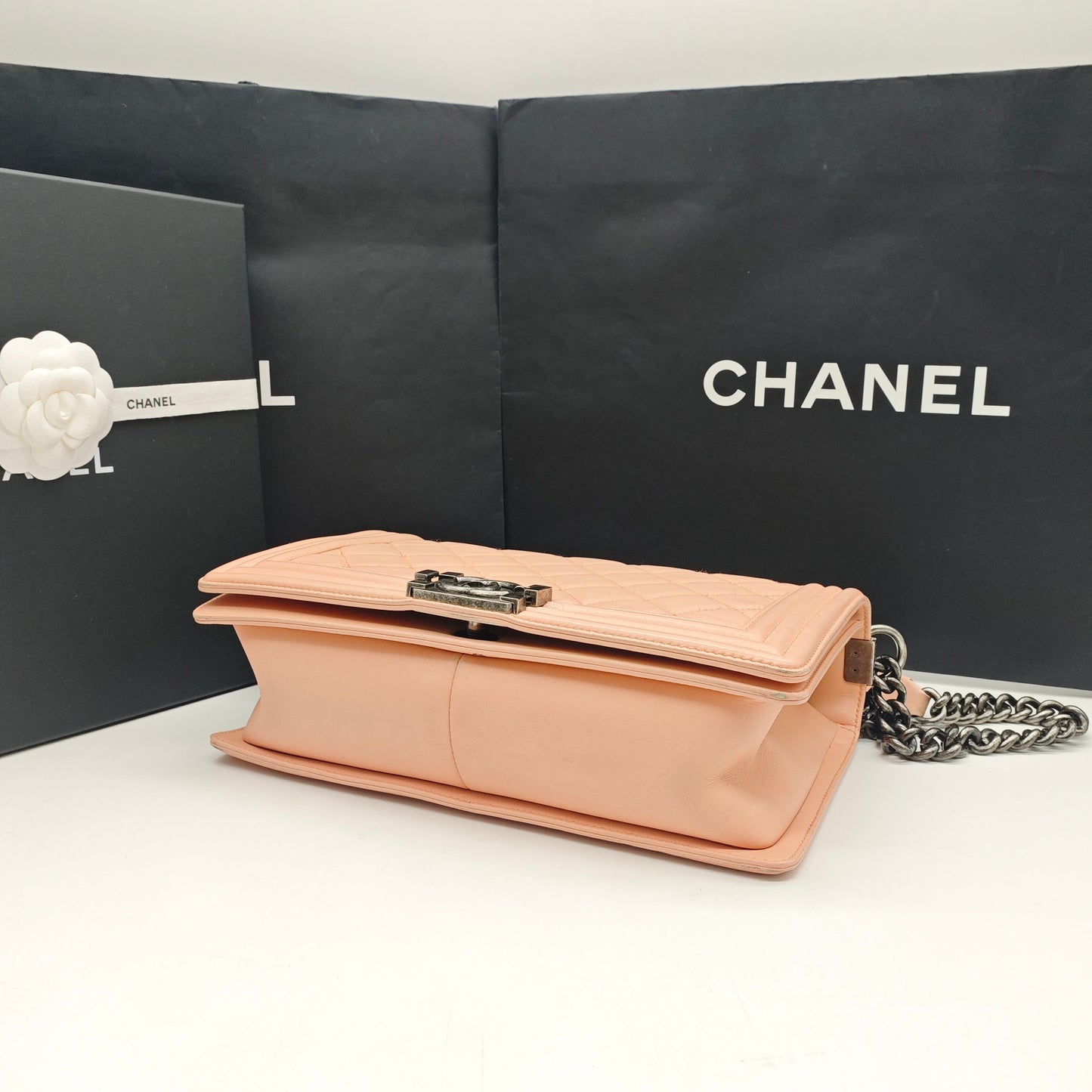 Chanel - Le Boy Medium - Calfskin leather - Light Pink - (Medium)