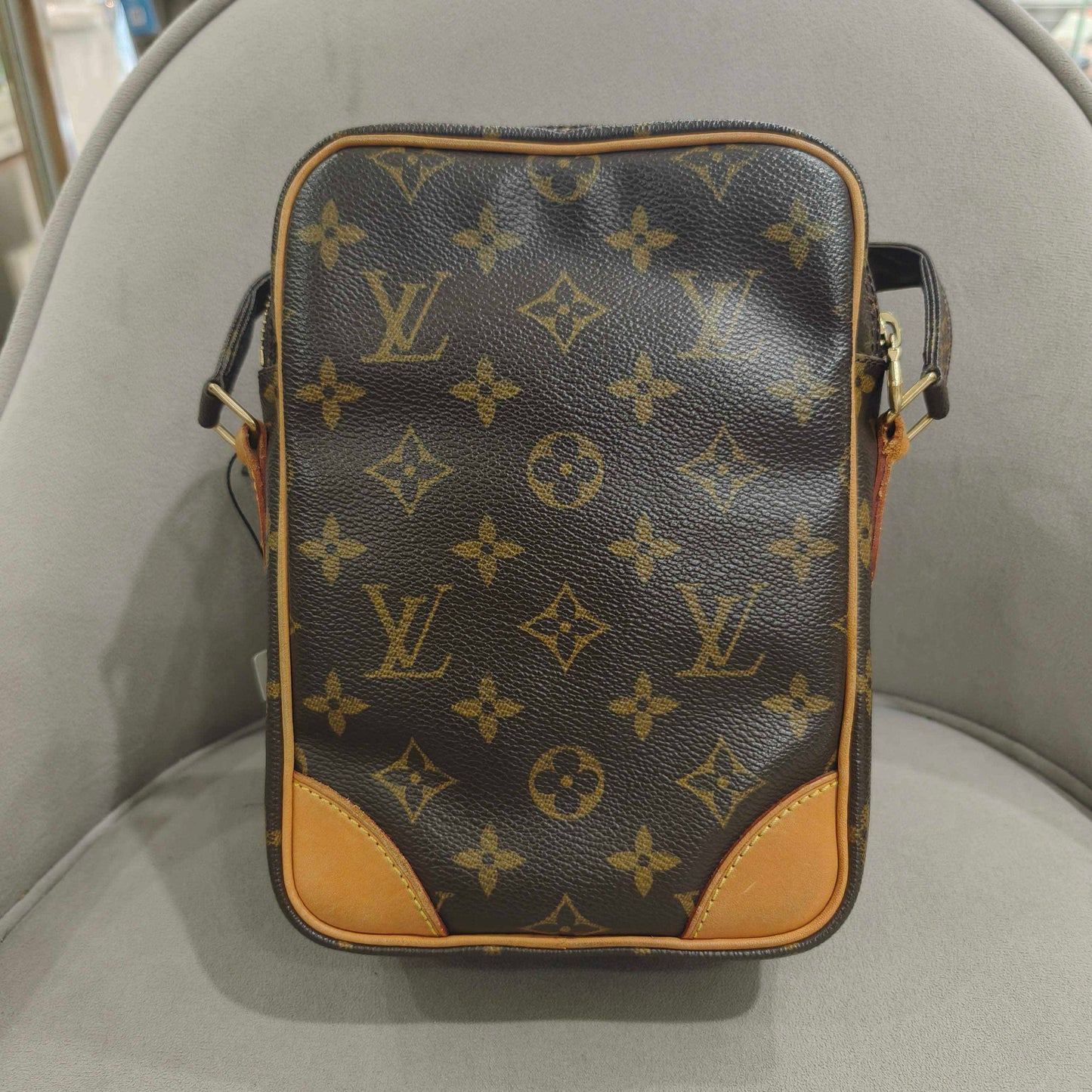 Louis Vuitton - Monogram Double-Layer Camera Bag - Monogram Canvas with Vachetta Leather Trim - Brown - (small)