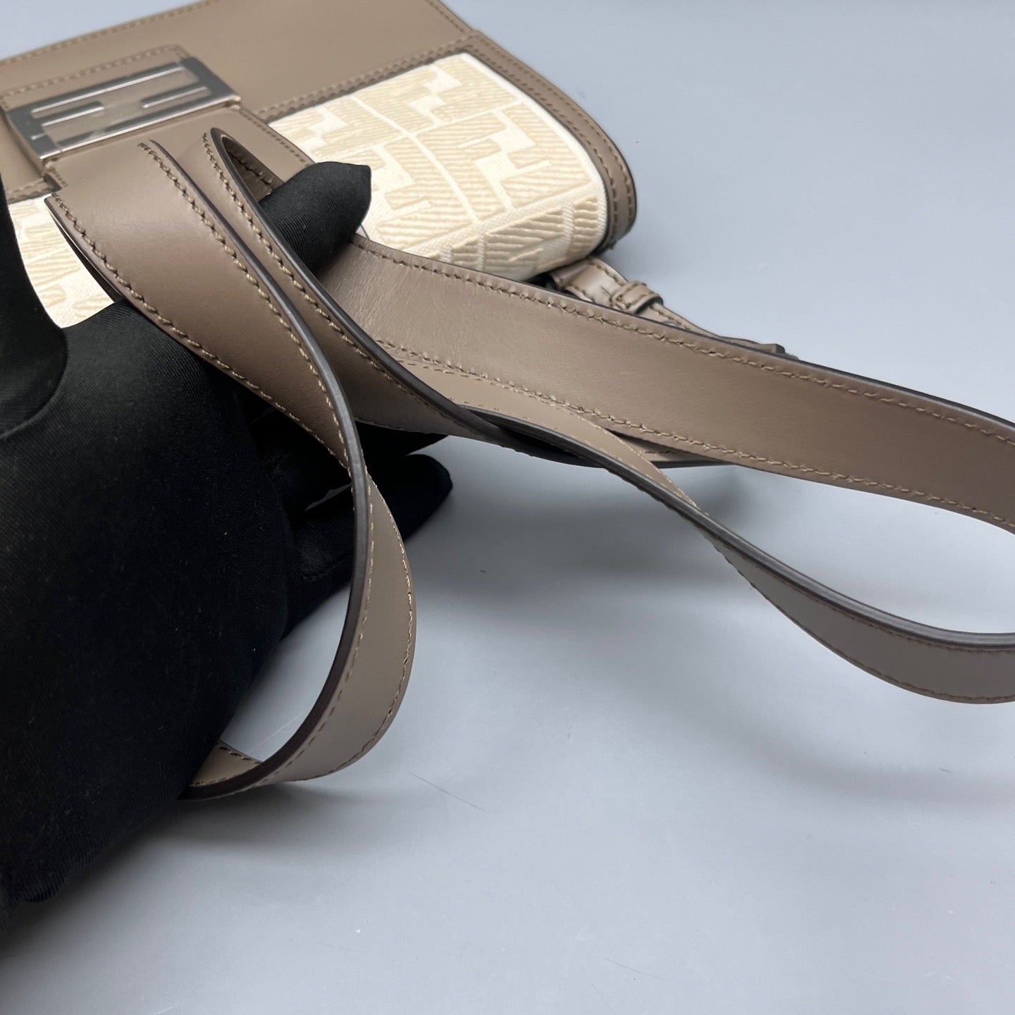 Fendi - Baguette Messenger Bag - Leather and Canvas - Taupe and Beige - (small)