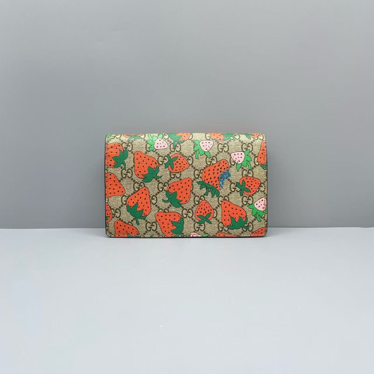 Gucci - Strawberry Print GG Supreme Wallet on Chain - Coated canvas with leather trim - Multicolour - (mini)
