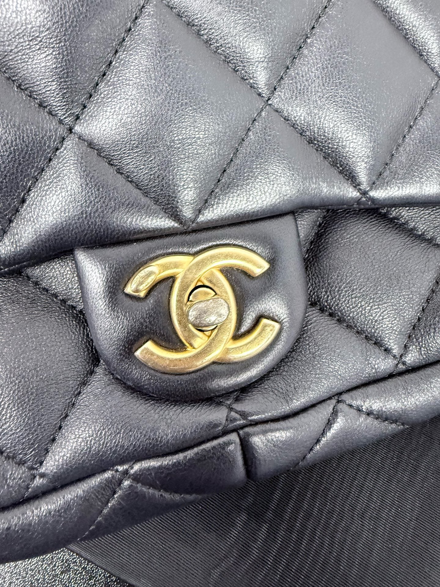 Chanel - Classic Flap Mini (Chunky Chain) - Lambskin leather - Black - (mini)