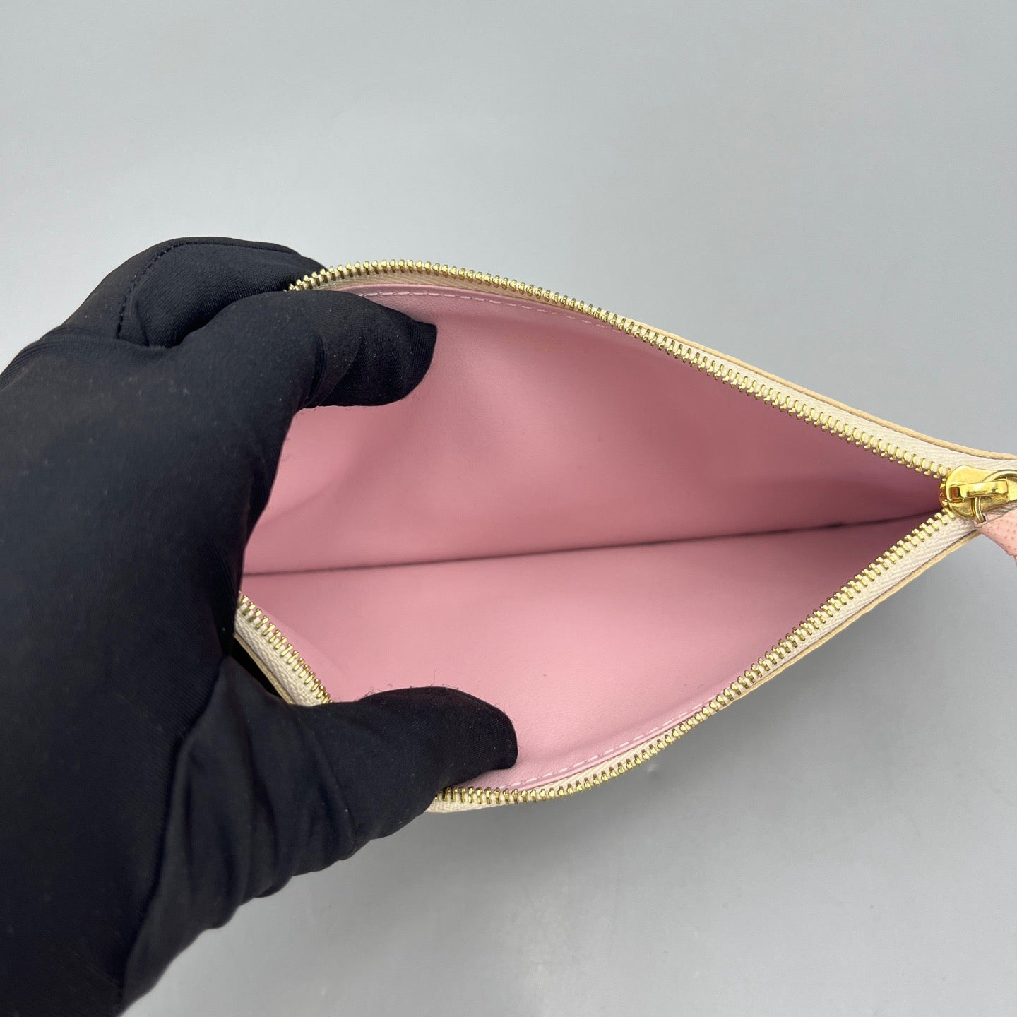 Louis Vuitton - Pochette Félicie - Damier Azur coated canvas with pink leather lining and trim - White - (Small)