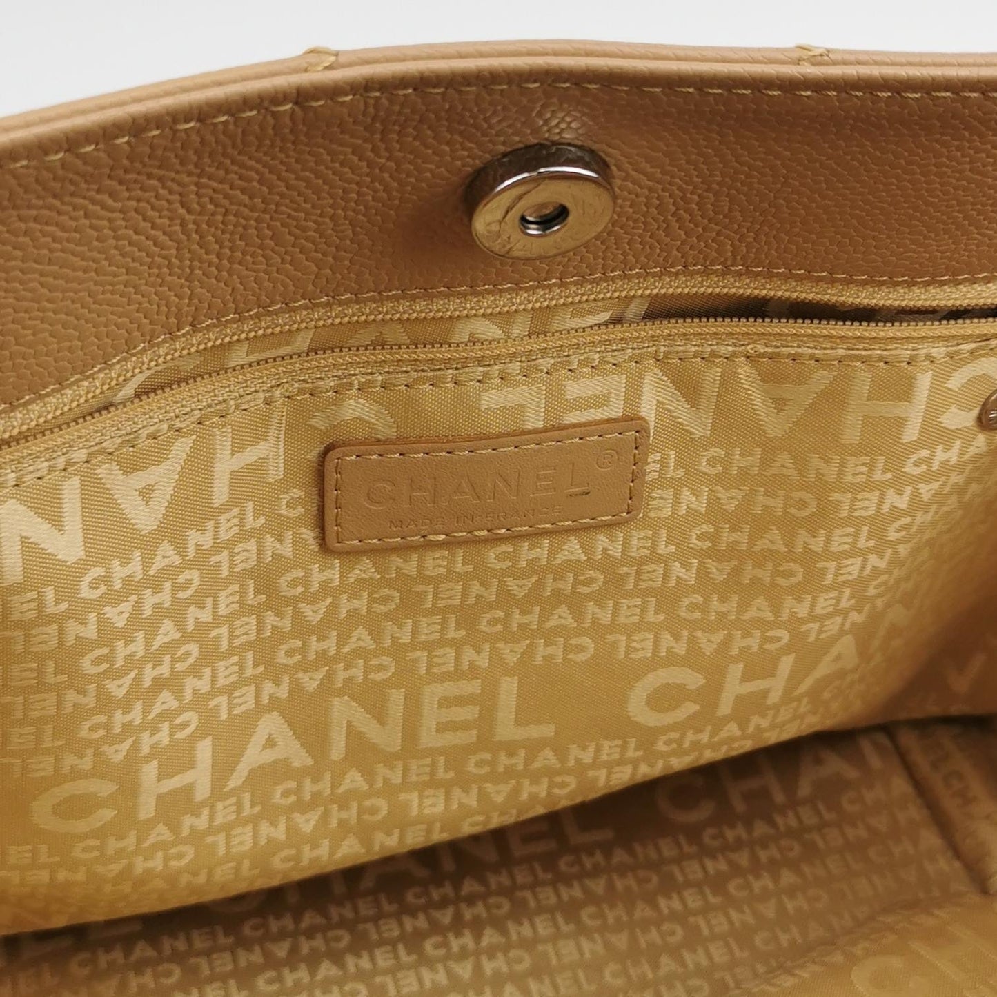 Chanel - Choco Bar Tote Bag - Grained calfskin leather - Beige - (Medium)