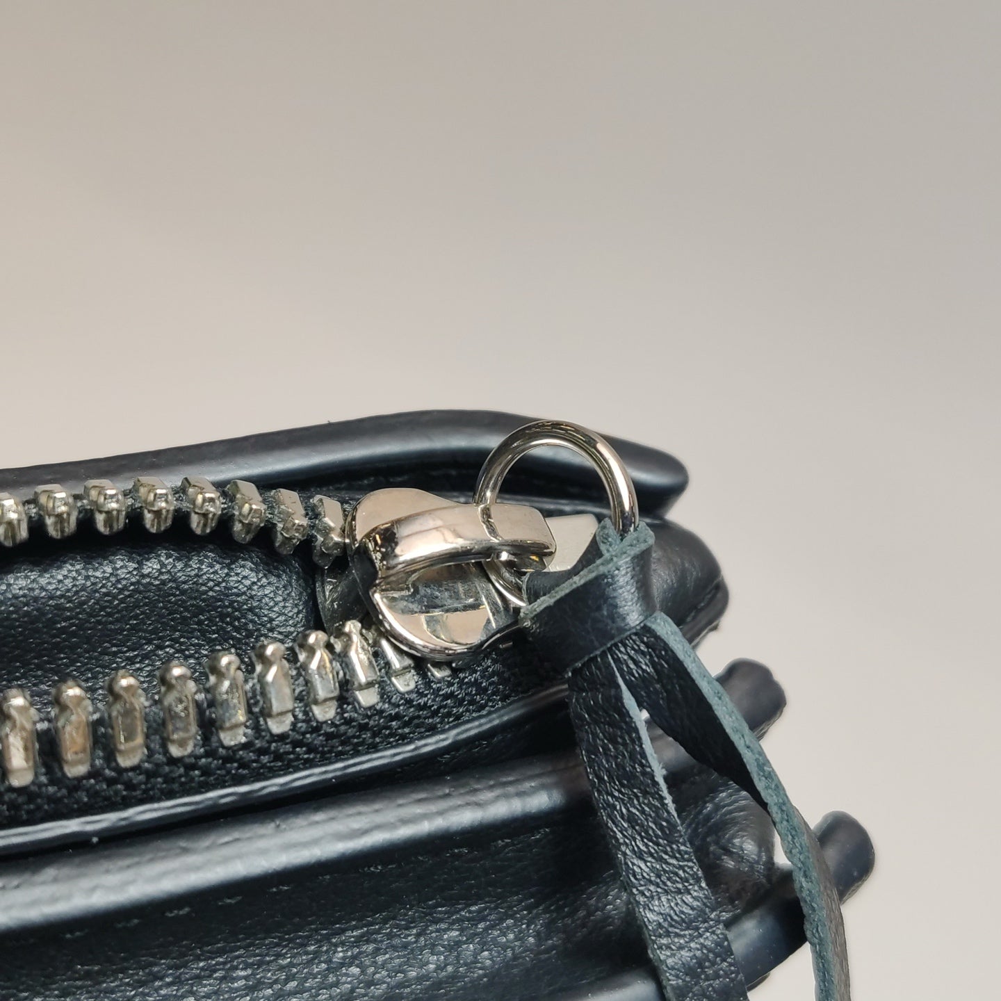 Balenciaga - Neo Classic Envelope Crossbody Bag - Leather - Black - (small)