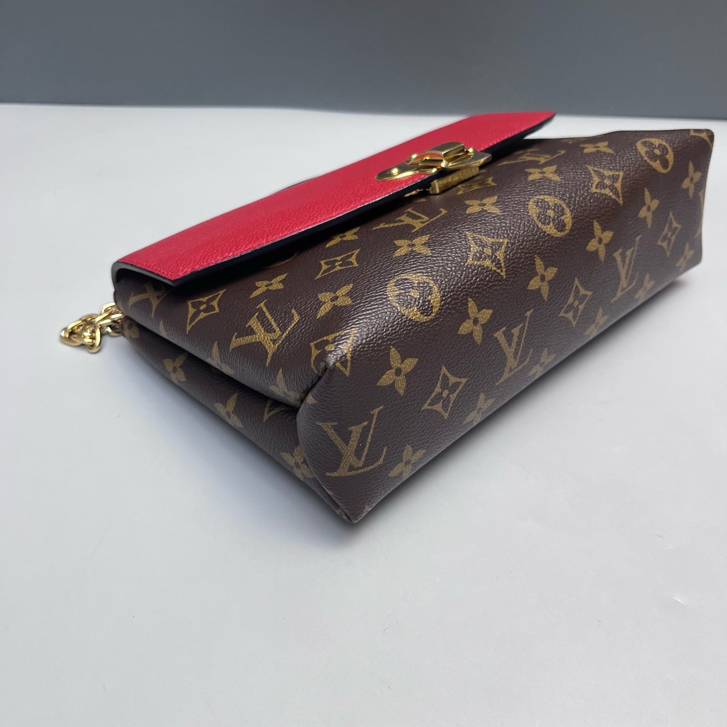 Louis Vuitton - Saint Placide - Monogram canvas and grained leather - Brown and Red with Gold-Tone Hardware - (Medium)