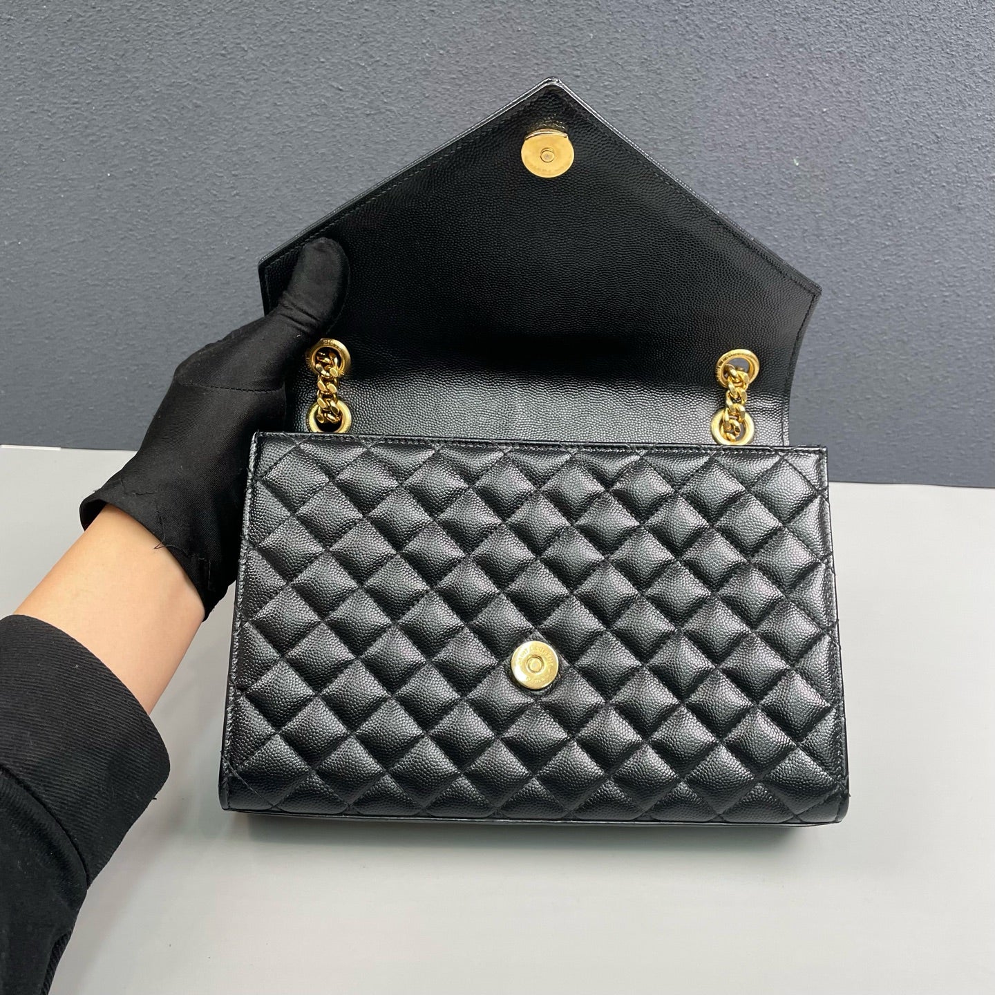 Saint Laurent - Envelope Chain Bag - Caviar cowhide leather - Black with Gold-Tone Hardware - (medium)