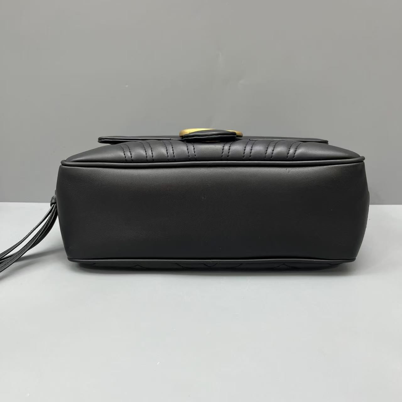Gucci - GG Marmont Matelassé Messenger Bag - Leather - Black - (medium)