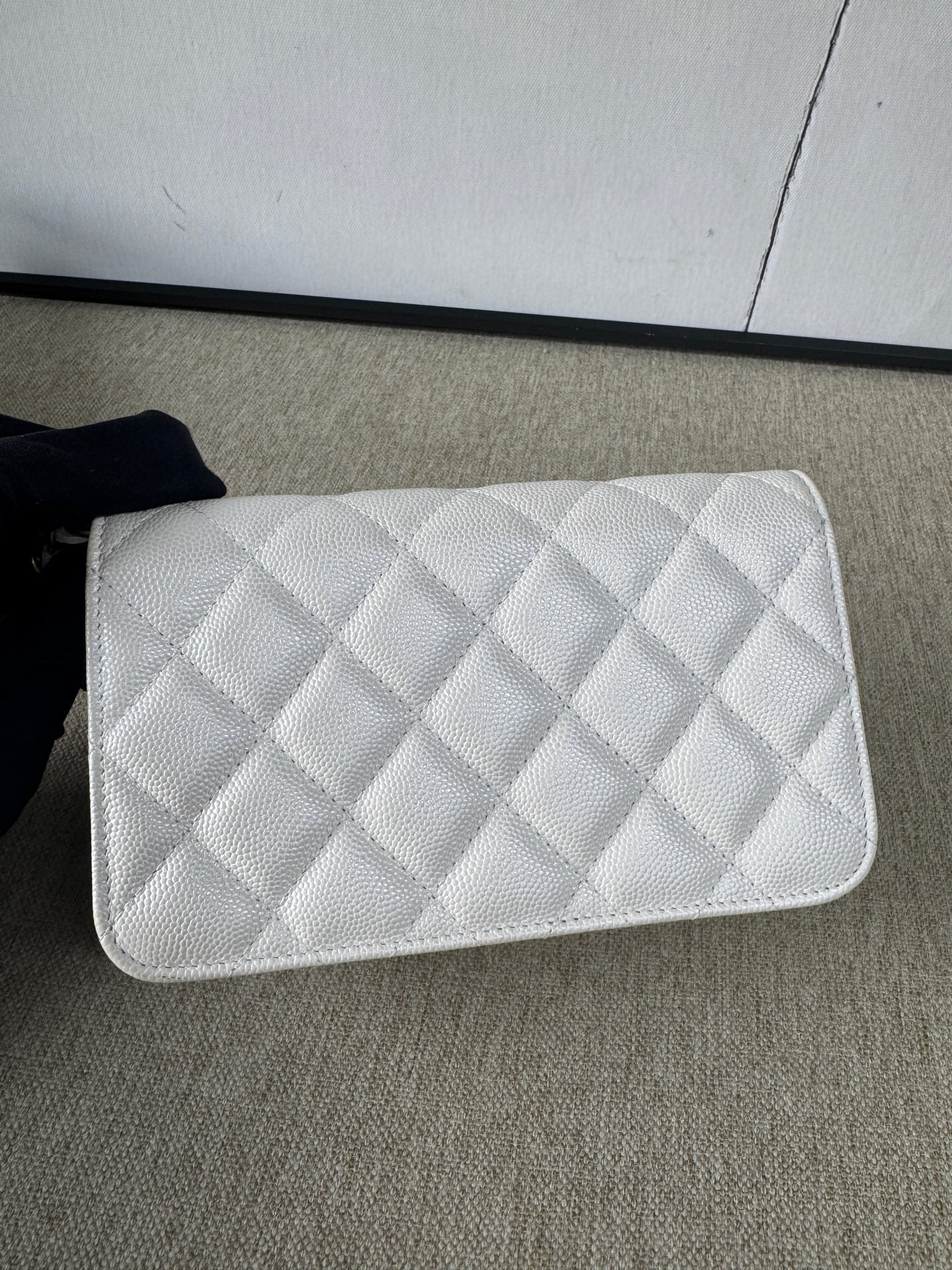Chanel - Wallet on Chain (WOC) with Adjustable Chain - Pearlescent White Caviar leather - White - (Mini)