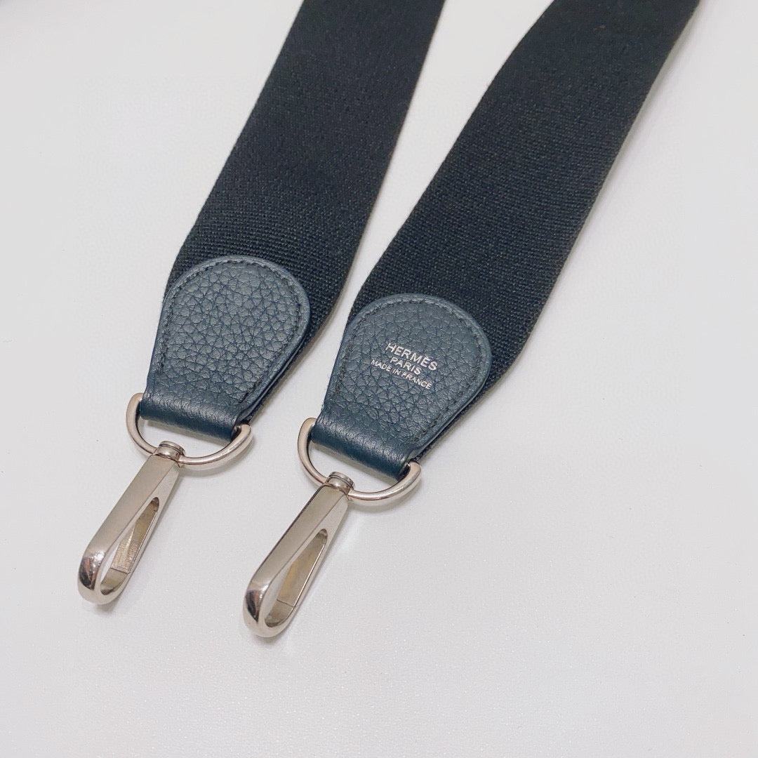 Hermès - Evelyne 29 - Leather - Navy with Silver-Tone Hardware - (medium)