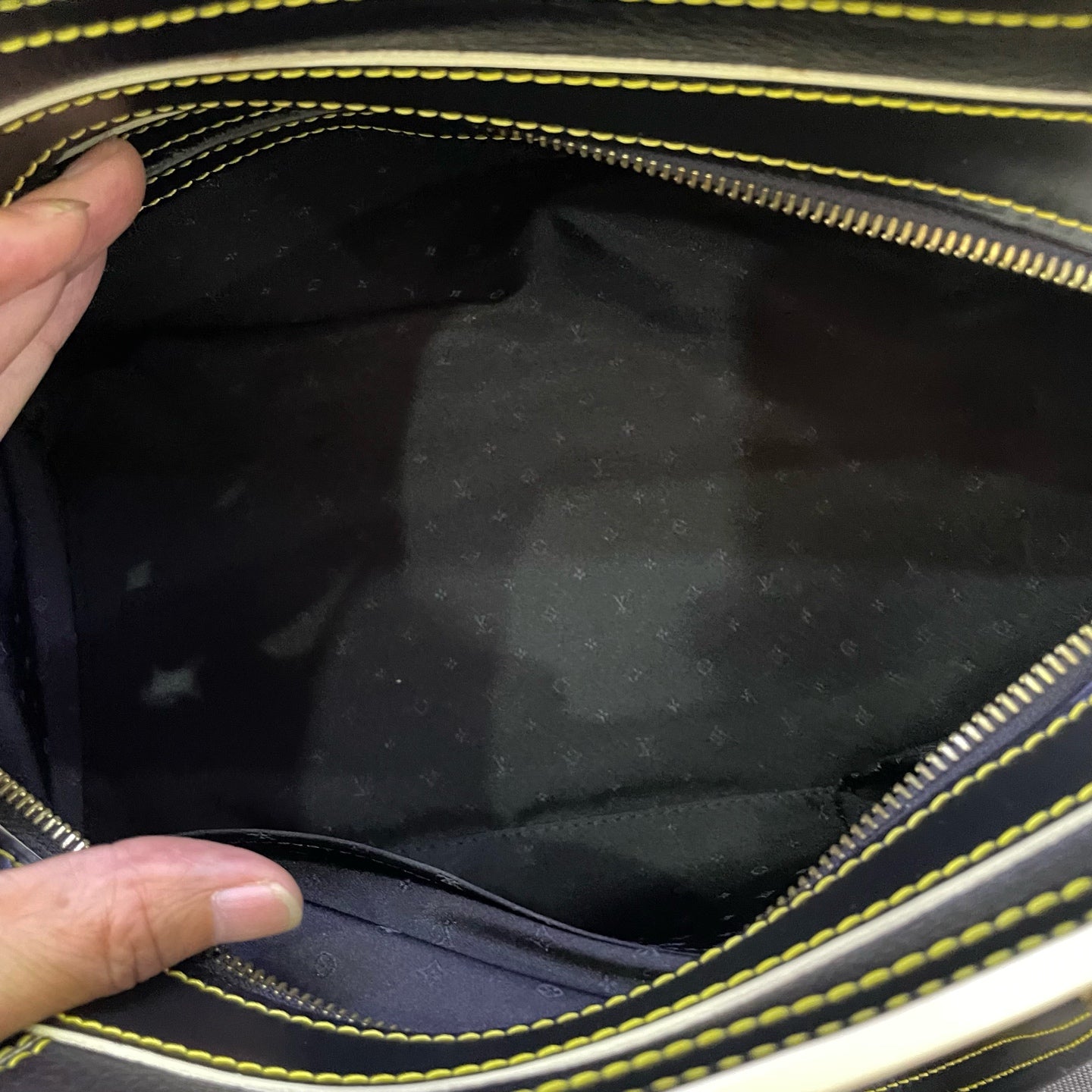 Louis Vuitton - Suhali Handbag - Goatskin leather - Black - (Medium)