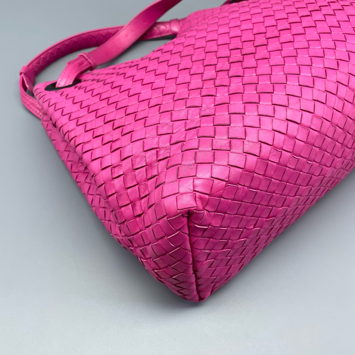 Bottega Veneta - Intrecciato Double-Bridge Tote Bag - Woven Nappa leather - Raspberry Pink - (Medium)