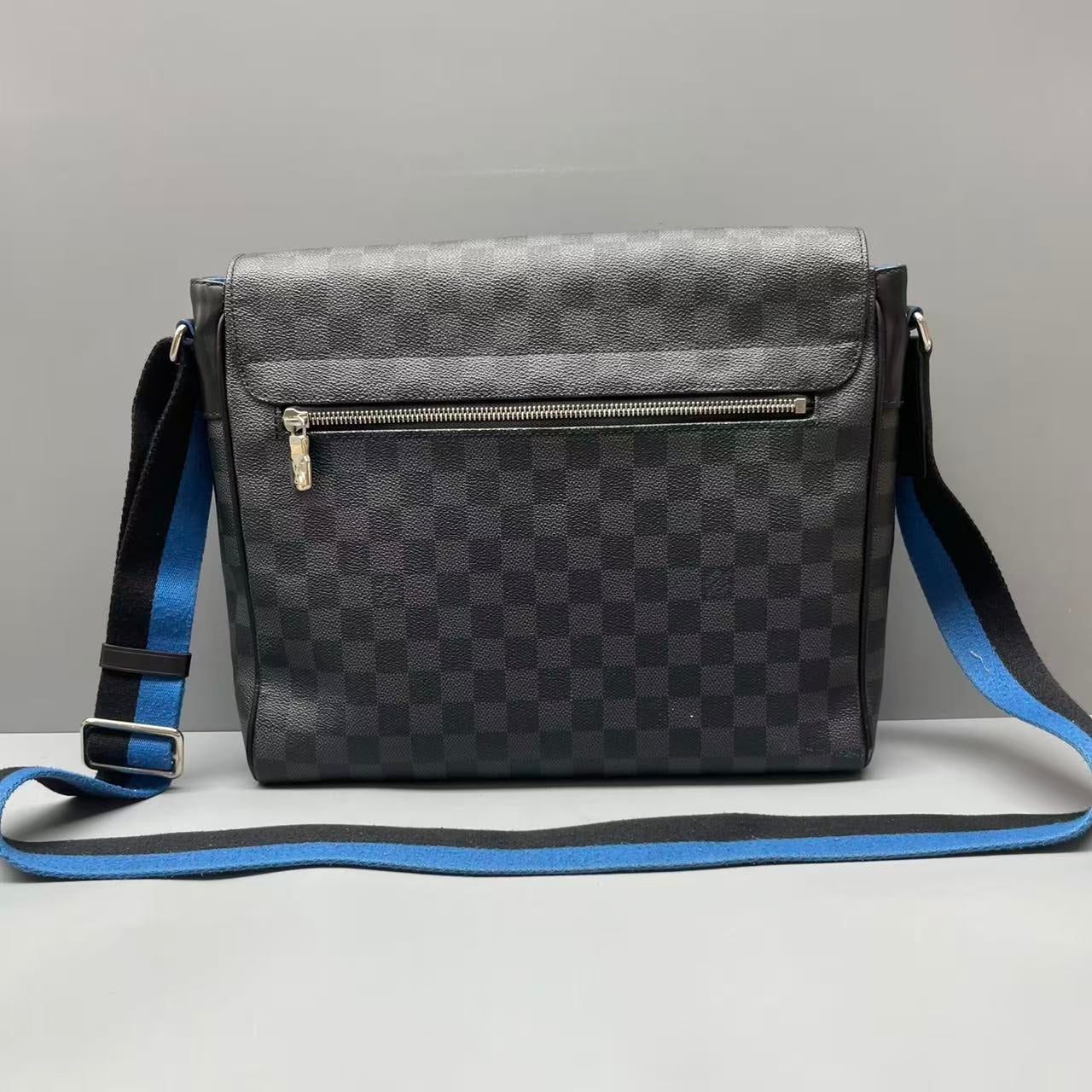 Louis Vuitton - Damier Graphite Messenger Bag - Coated canvas with leather trim and textile strap - Black, Grey, and Blue - (Medium)