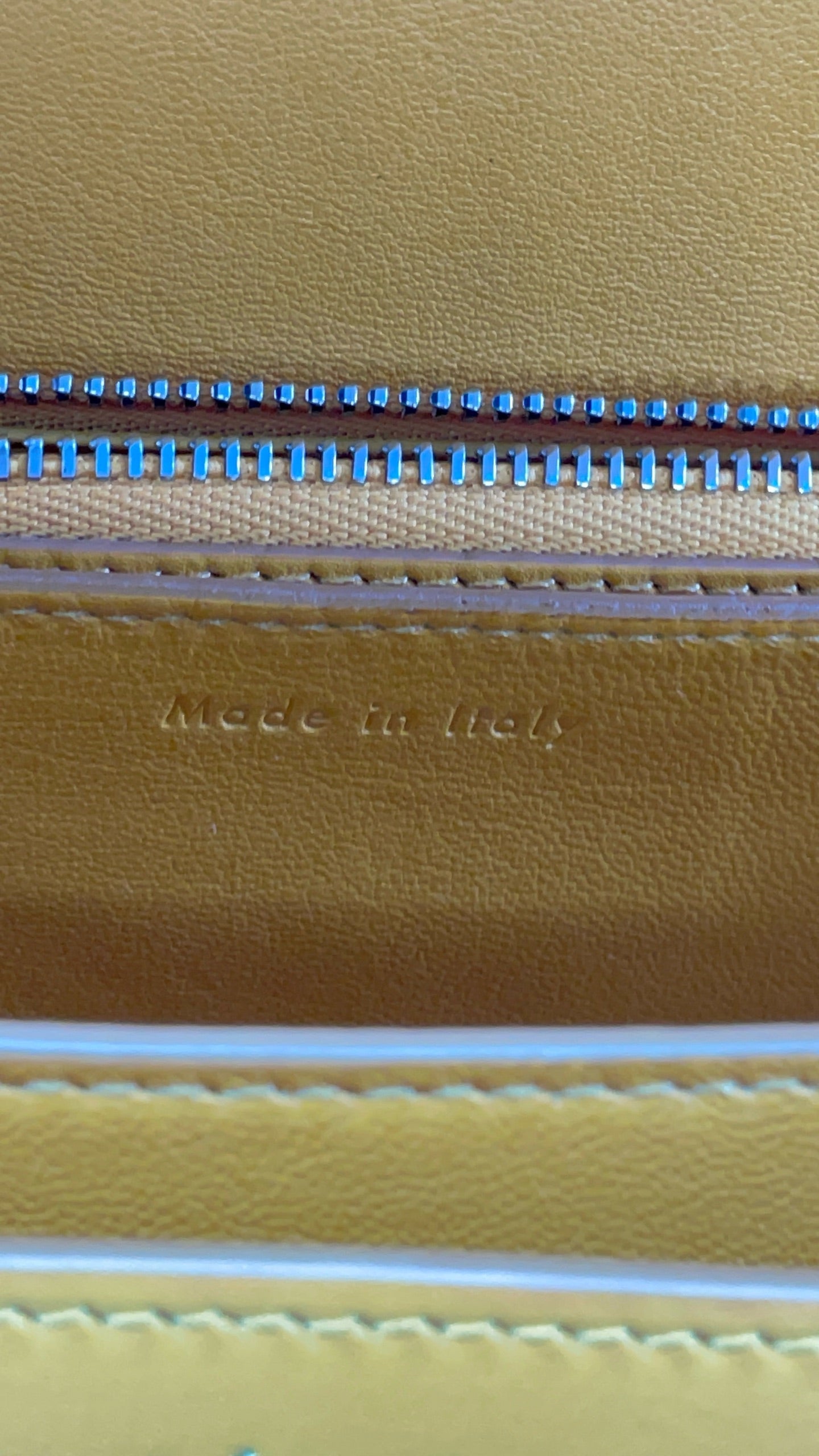 Celine - Box Bag - Smooth calfskin leather - Amber Yellow - (Medium)