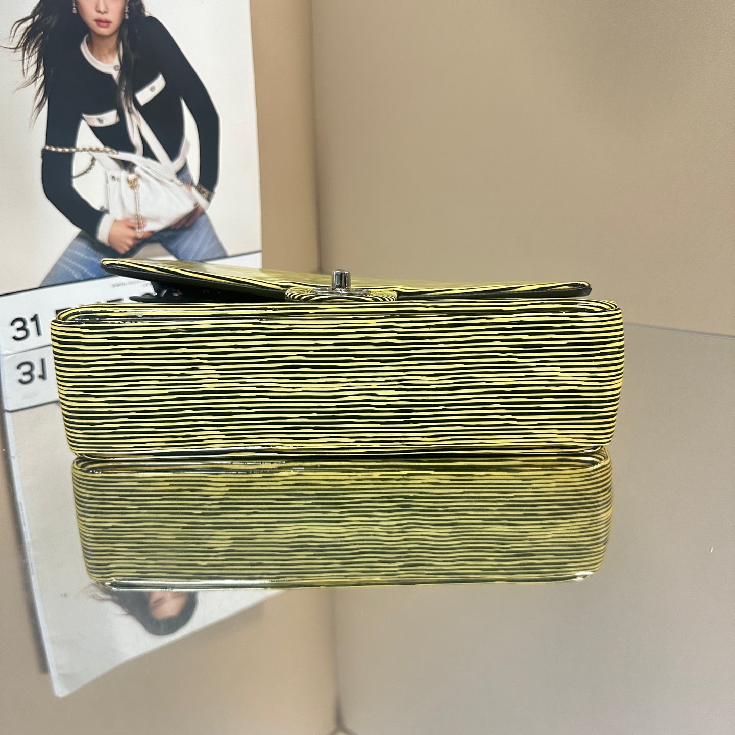 Chanel - Classic Flap Bag - Patent leather - Yellow - (medium)