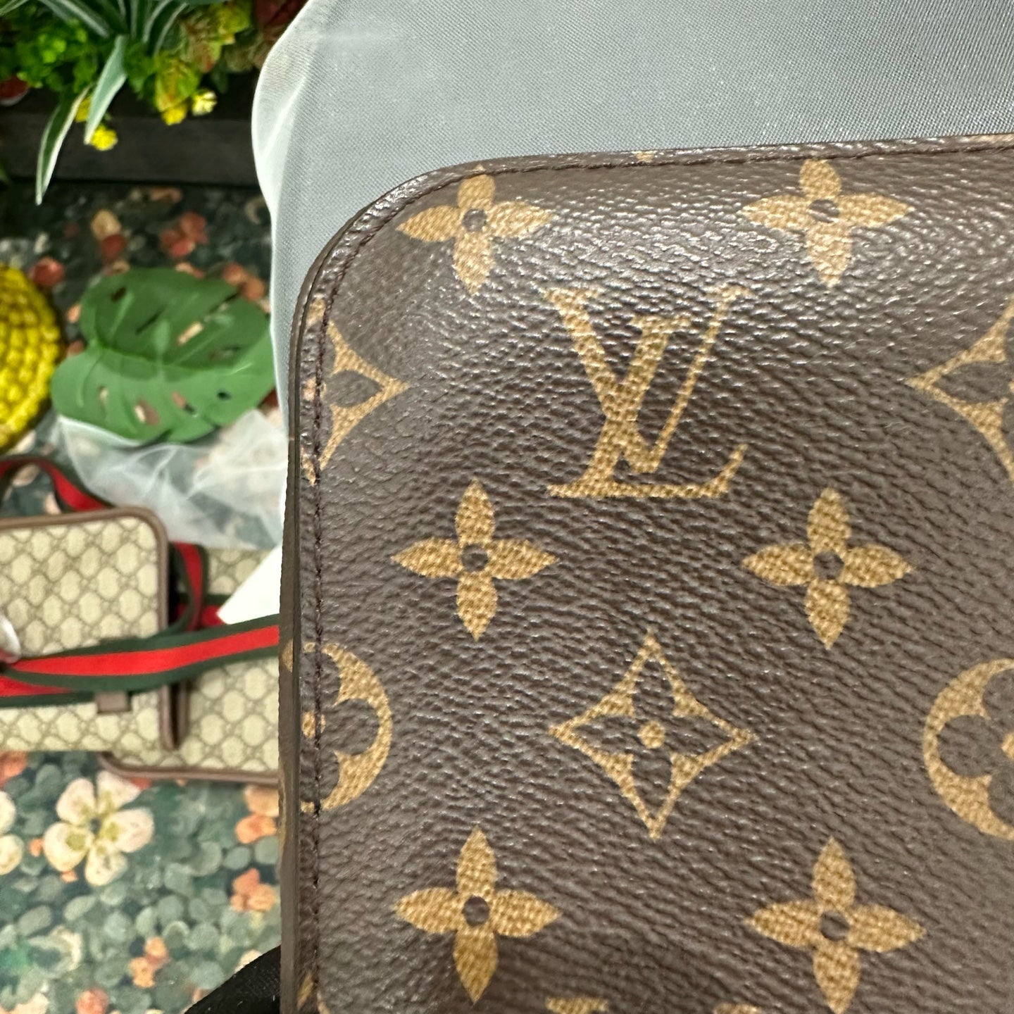 Louis Vuitton - Pochette Metis - Monogram coated canvas with natural cowhide leather trim - Brown - (Medium)