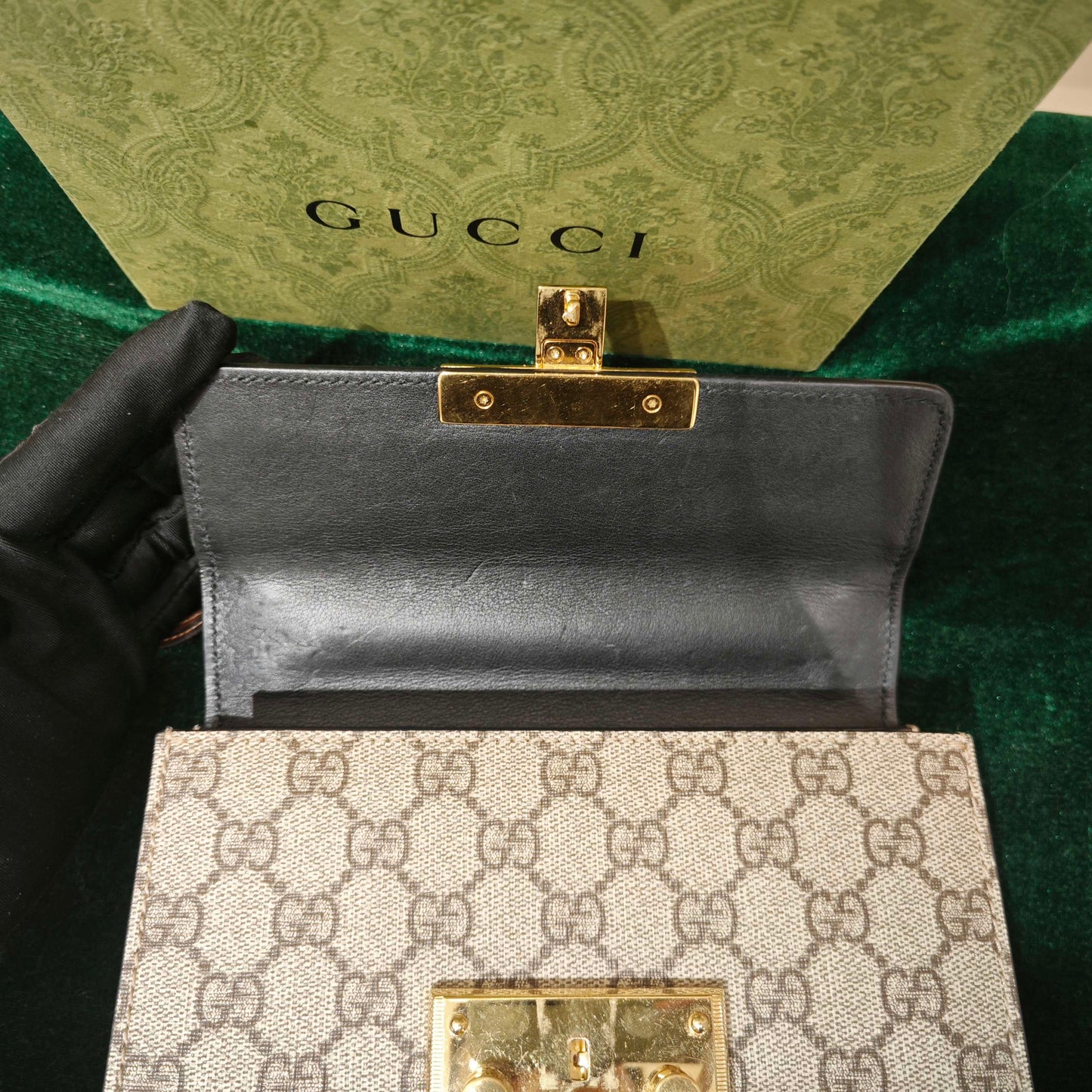 Gucci - Padlock Small Shoulder Bag - GG Supreme canvas with leather trim - Beige and Black - (small)