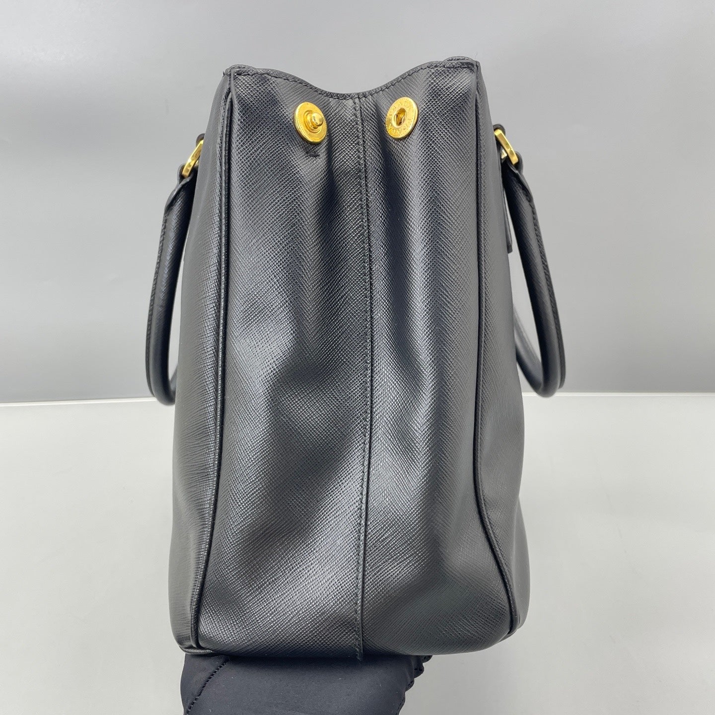 Prada - Saffiano Lux Tote - Saffiano leather - Black - (medium)