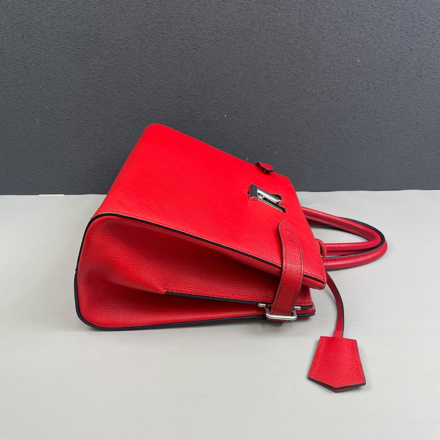 Louis Vuitton - Twist Tote - Epi leather - Red - (medium)