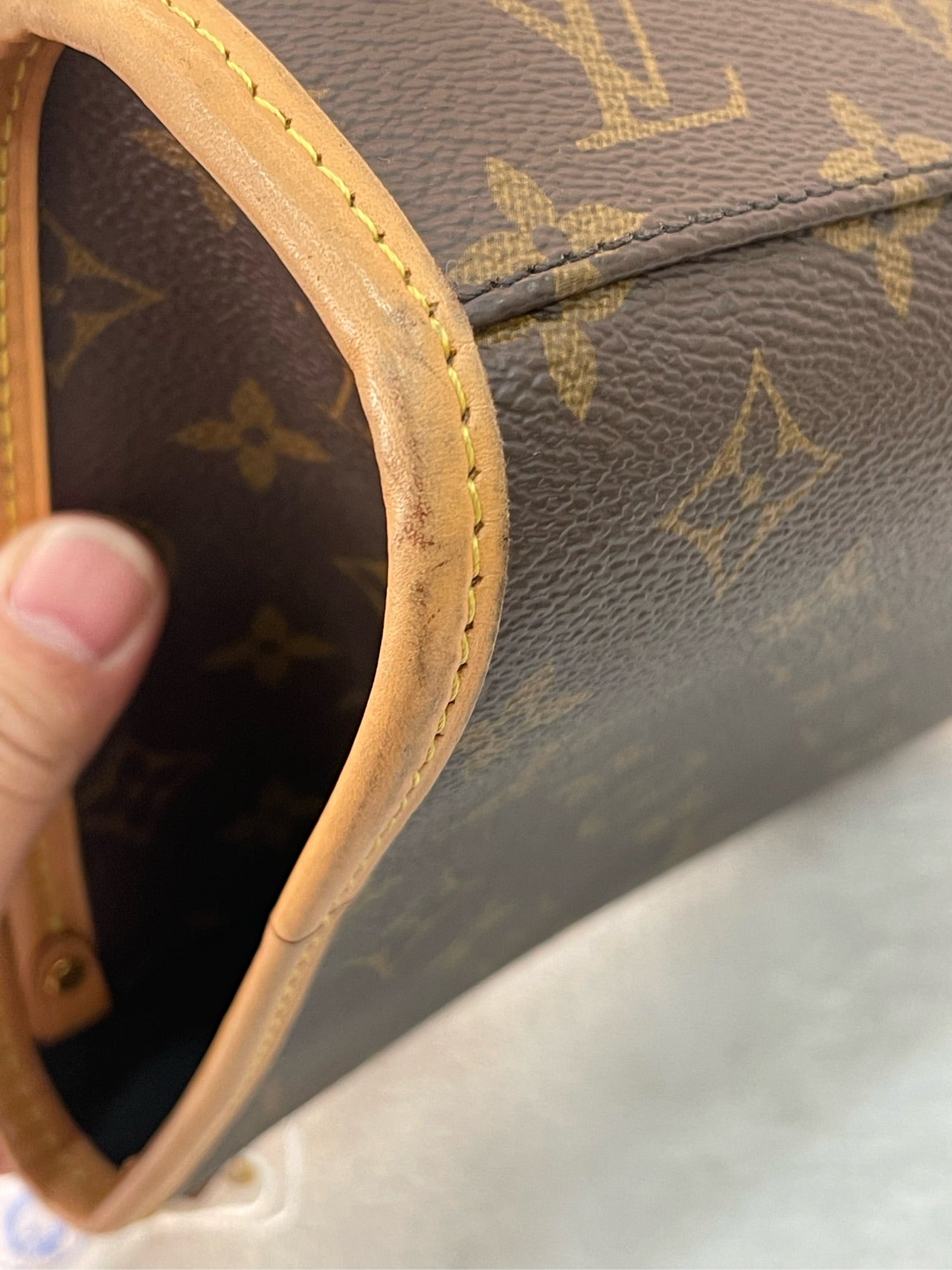 Louis Vuitton - Ivy Vintage Messenger - Monogram coated canvas with natural cowhide leather trim - Brown - (small)