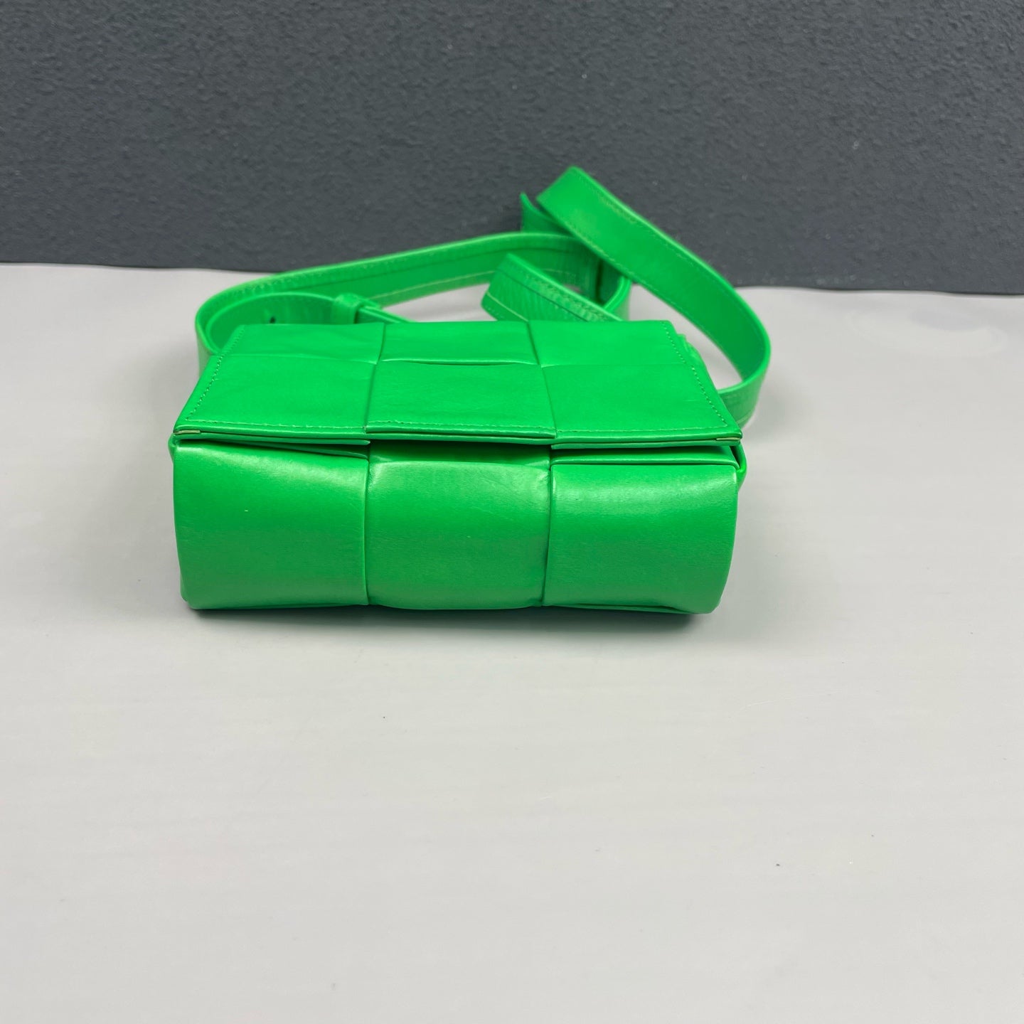 Bottega Veneta - Cassette - Oil-waxed full-grain leather - Green - (mini)