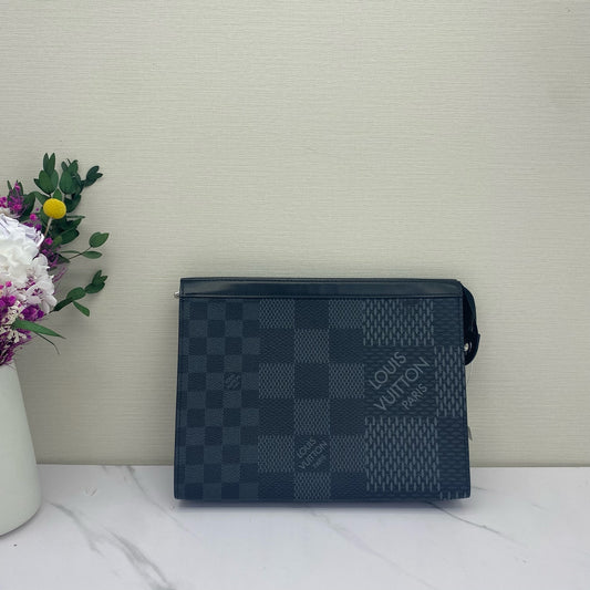 Louis Vuitton - Pochette Voyage GM - Coated canvas with leather trim - Black - (large)