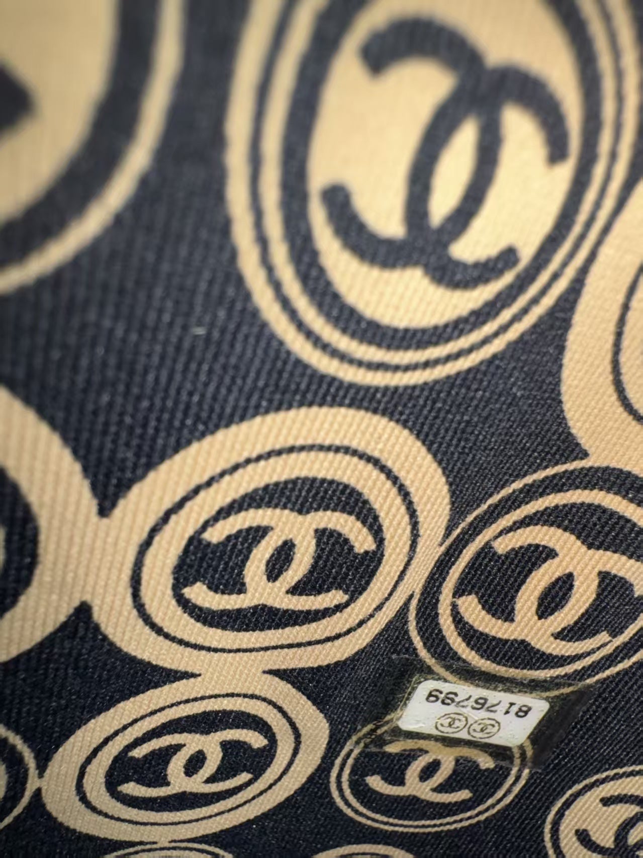 Chanel - Medallion Coin Top Handle Clutch - Canvas and leather - Black and Beige - (large)
