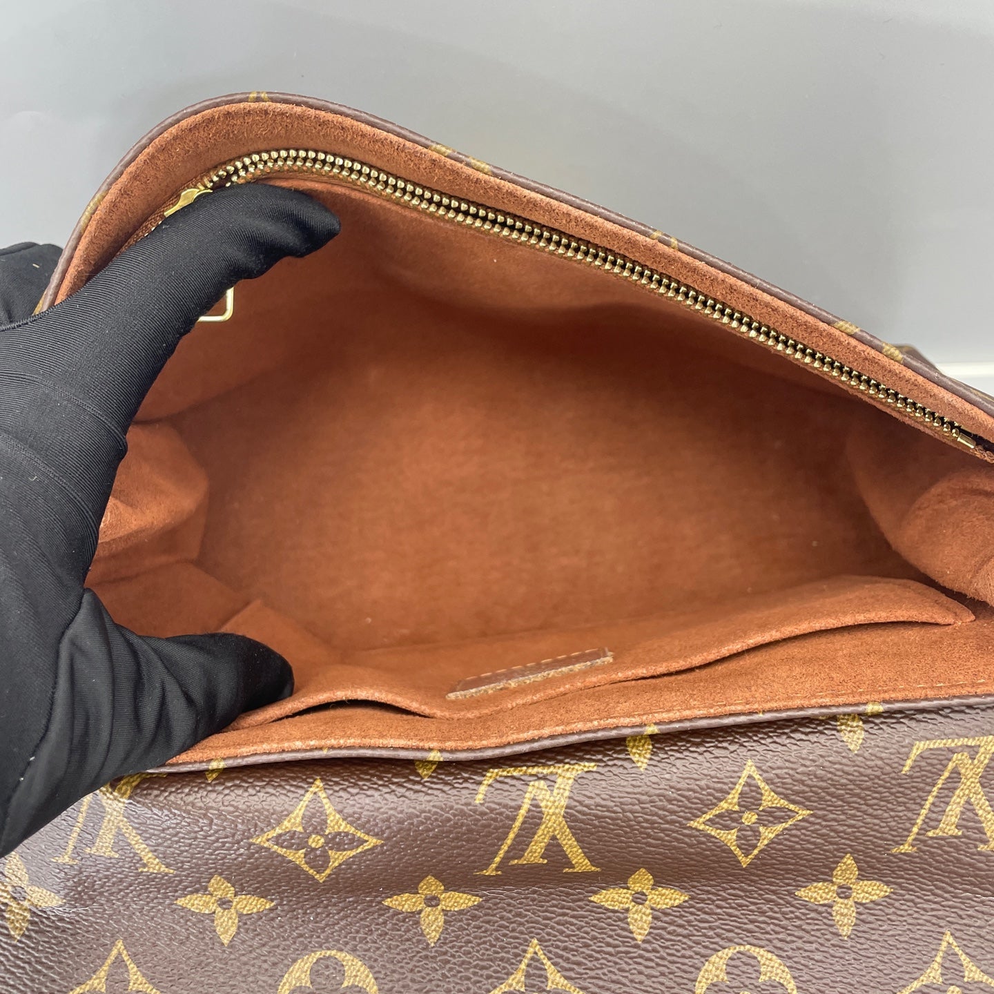 Louis Vuitton - Saint Placide - Monogram coated canvas with grained leather trim - Brown - (medium)