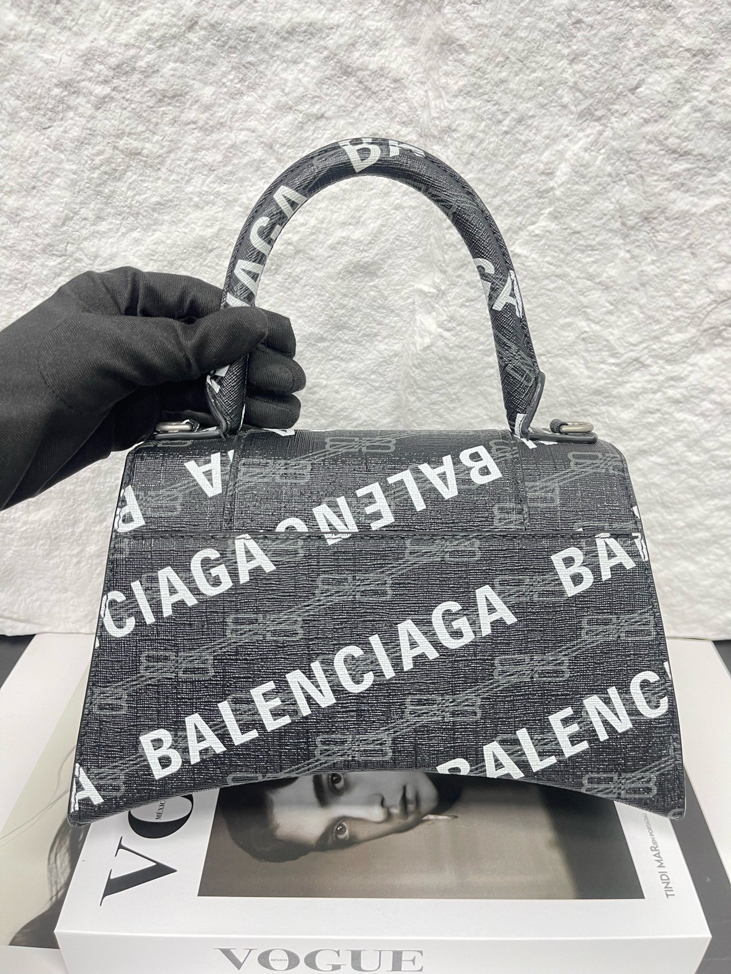 Balenciaga - Hourglass Top Handle Bag with Barrage Logo - Leather - Black - (small)