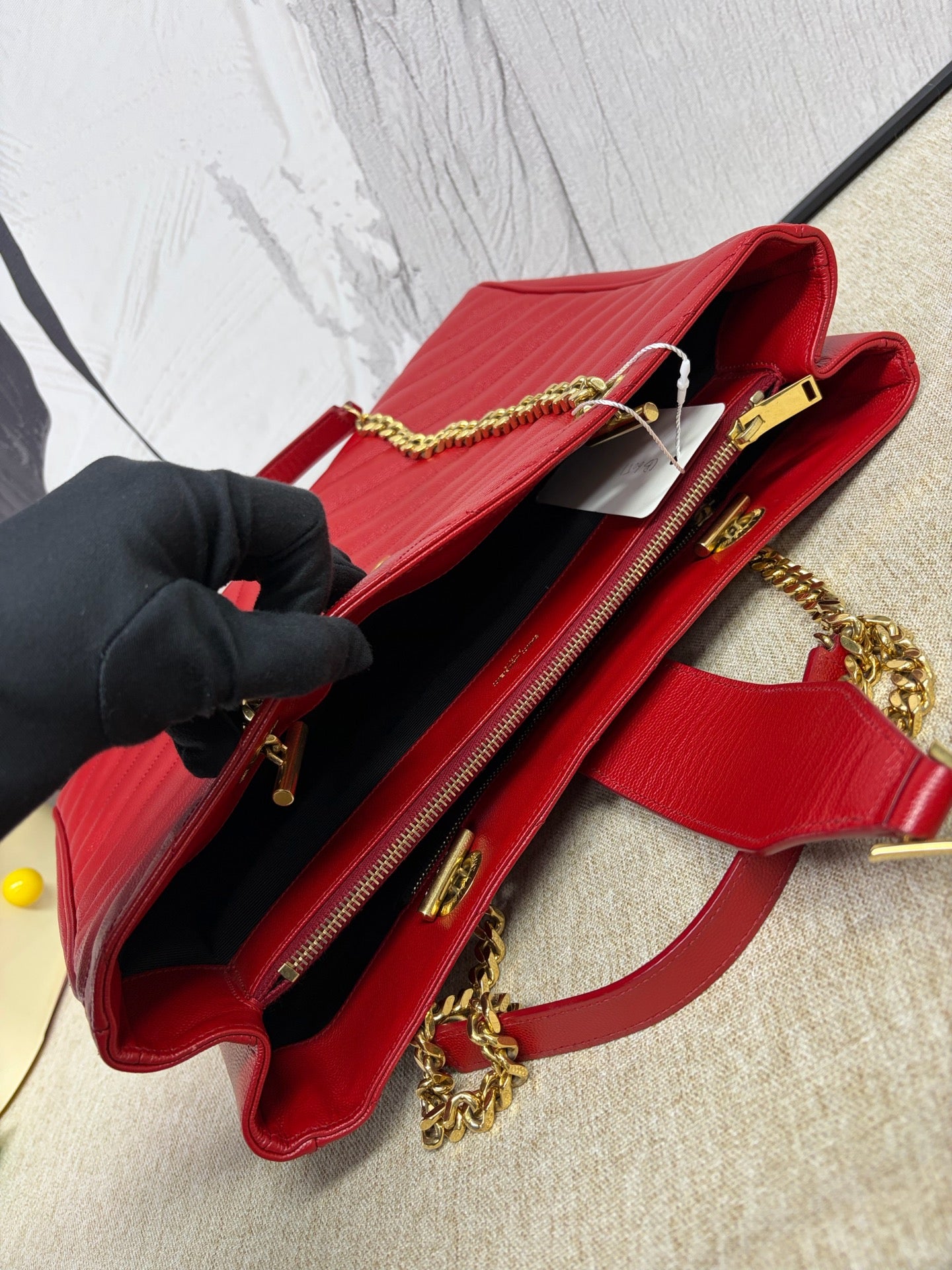 Saint Laurent - Shopping Bag Large with Chevron Quilting - Pebbled leather - Red with Gold-Tone Hardware - (large)