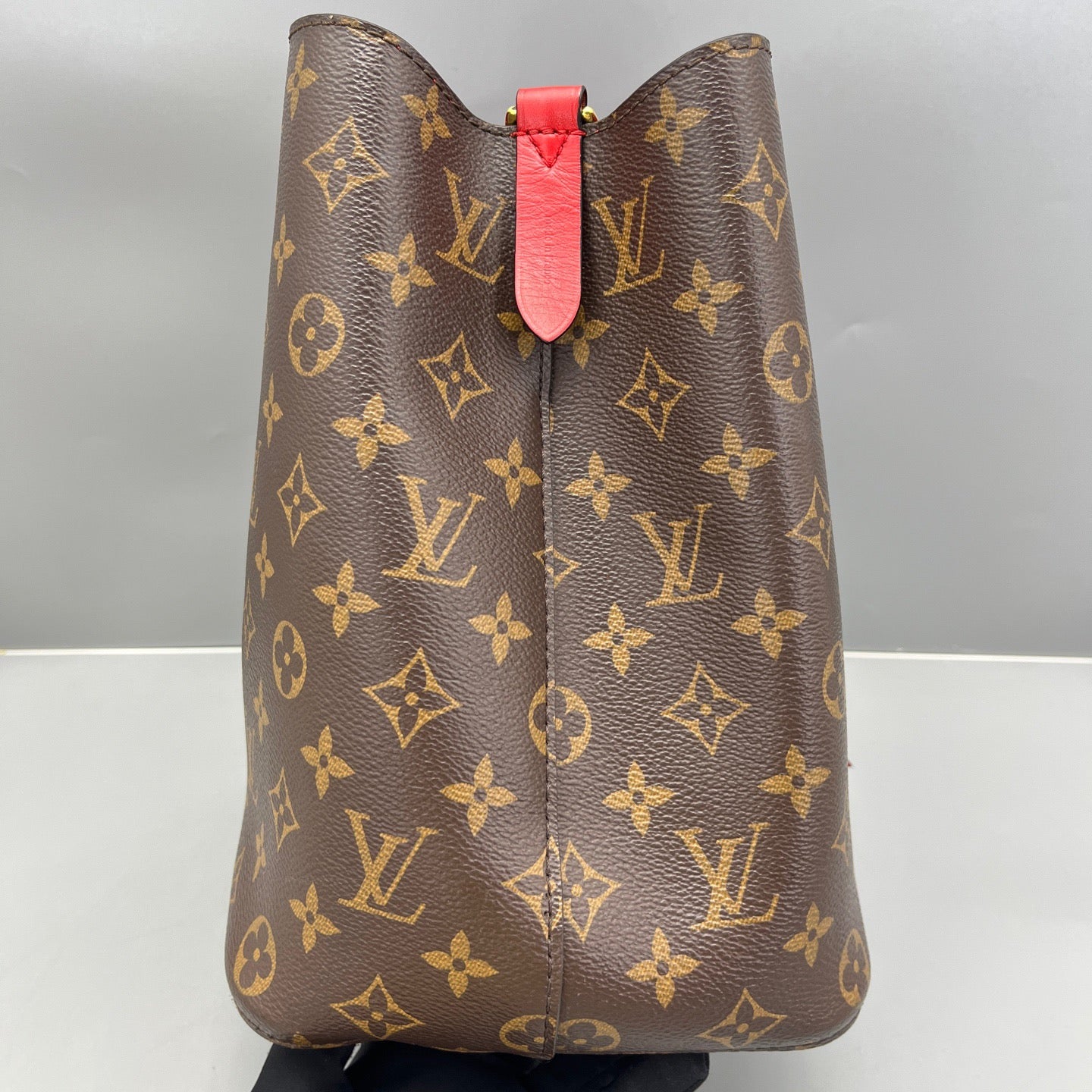 Louis Vuitton - NeoNoe - Monogram coated canvas with red leather trim - Brown - (medium)