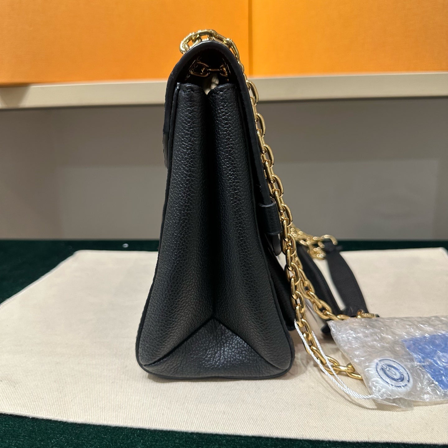 Louis Vuitton - Pochette Metis Monogram Empreinte - Monogram Empreinte leather - Black - (medium)