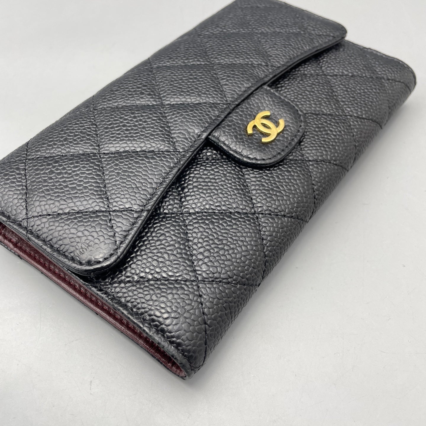 Chanel - Classic Flap Long Tri-Fold Wallet - Caviar leather - Black - (Medium)