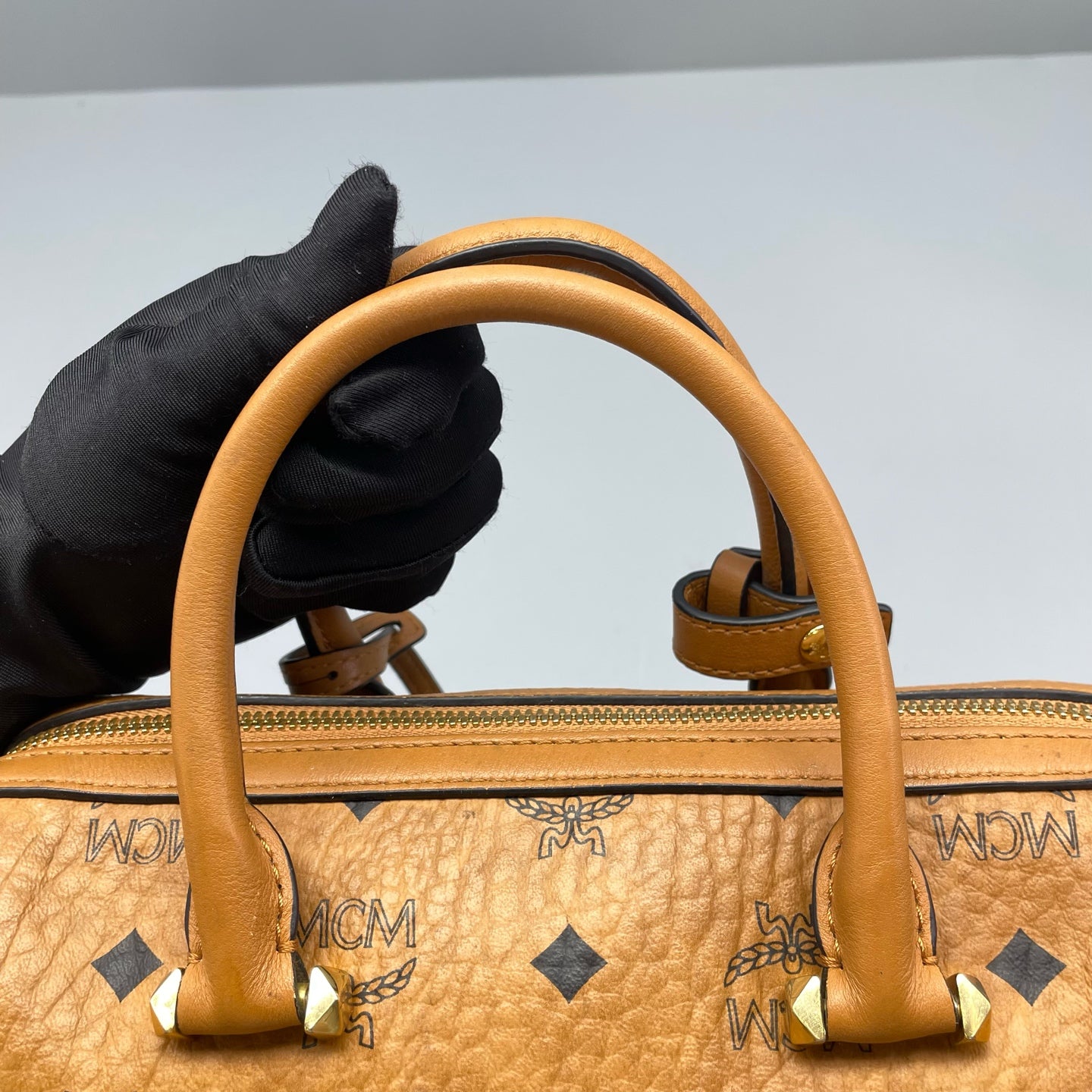 MCM - Visetos Boston Bag Small - Visetos coated canvas with leather trim - Cognac with black monogram - (small)