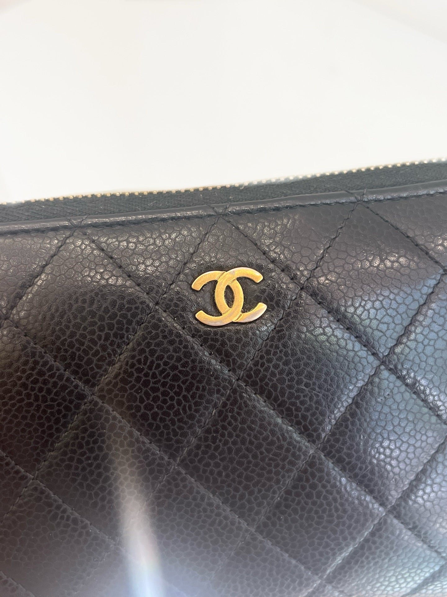 Chanel - Classic Zip Around Wallet - Caviar leather - Black - (Medium)