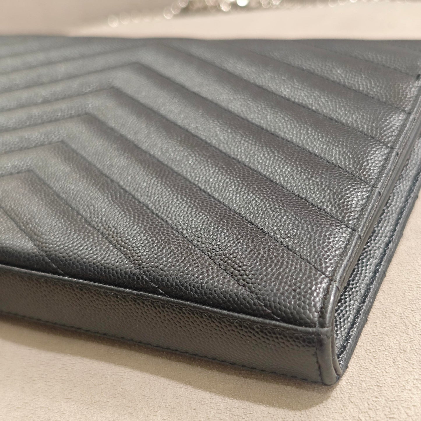 Saint Laurent - Monogram Envelope Chain Wallet - Grained calfskin leather - Black - (Mini)