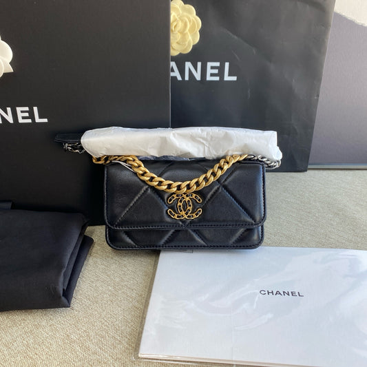 Chanel - 19 Wallet On Chain (WOC) - Lambskin leather - Black - (mini)