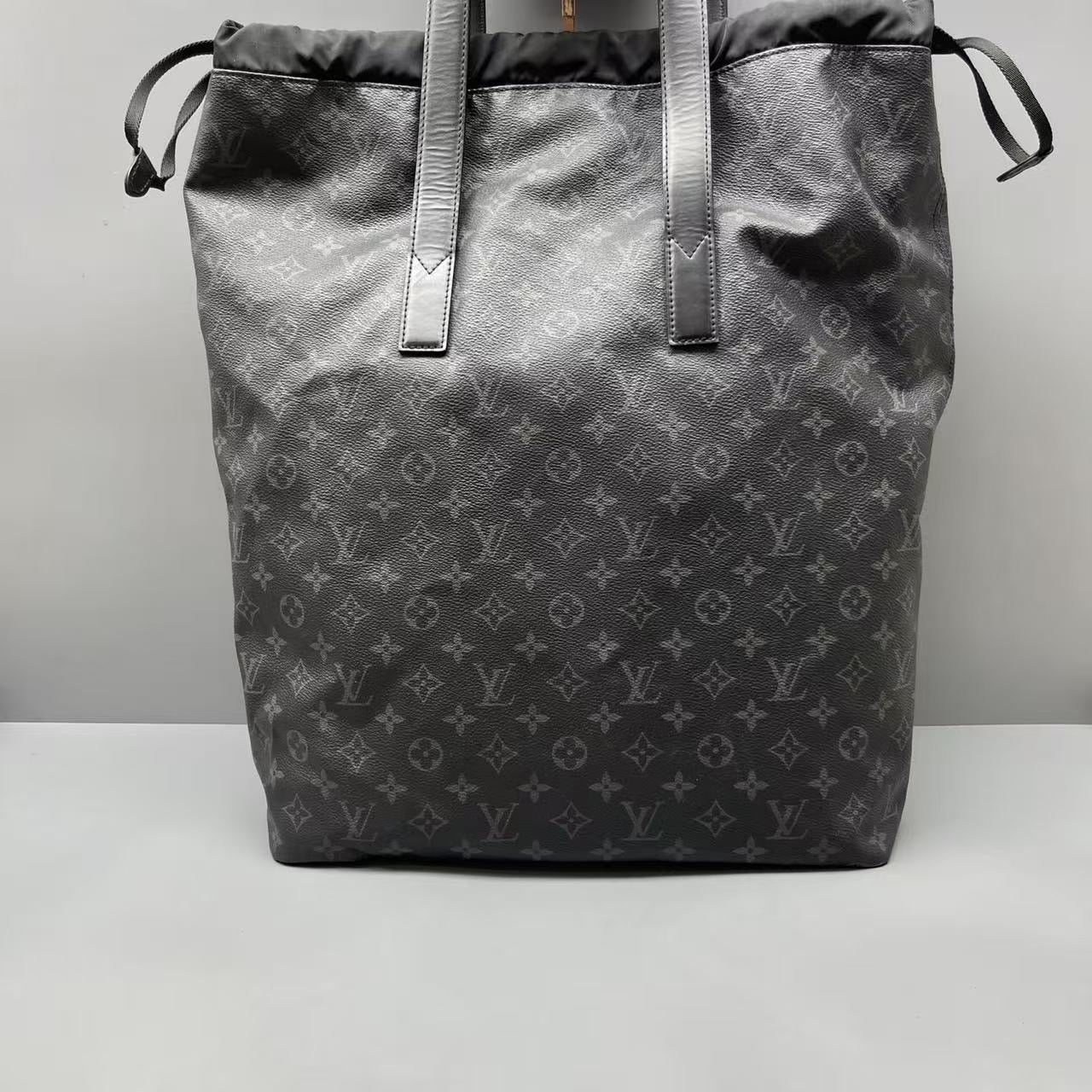 Louis Vuitton - Black Monogram Black Warrior Tote Bag - Coated canvas - Black - (Large)
