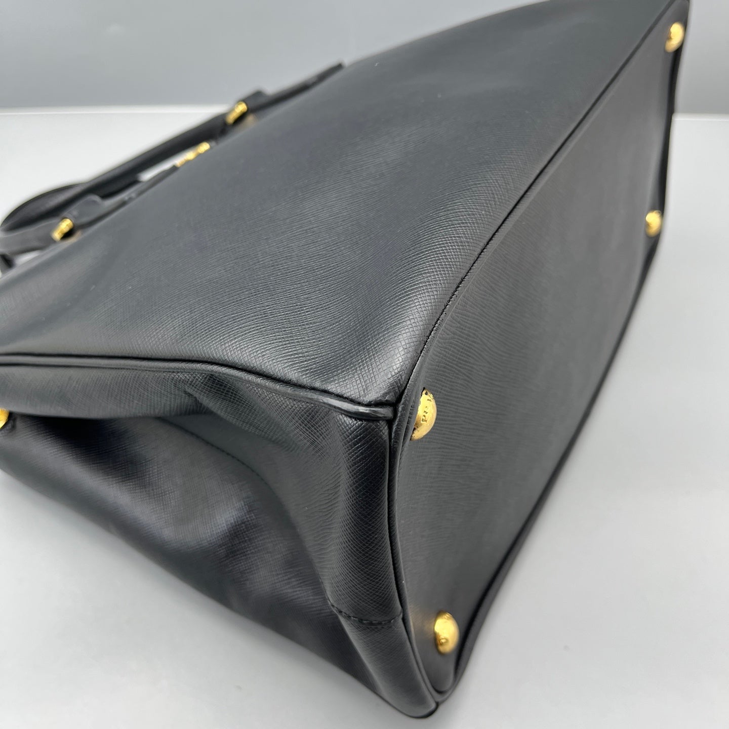 Prada - Saffiano Lux Double-Zip Tote (Galleria Bag) - Saffiano leather - Black - (medium)