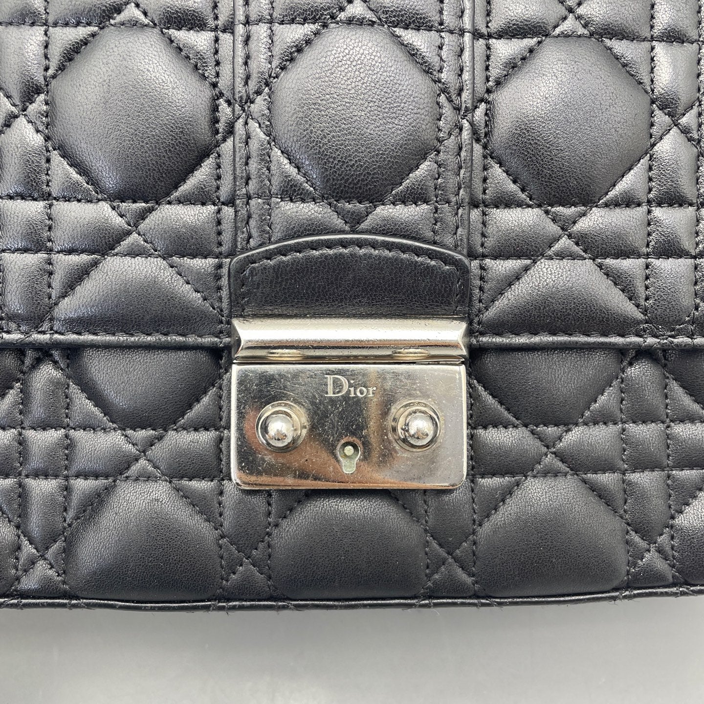 Dior - Quilted Flap Chain Bag - Leather - Black - (Medium)