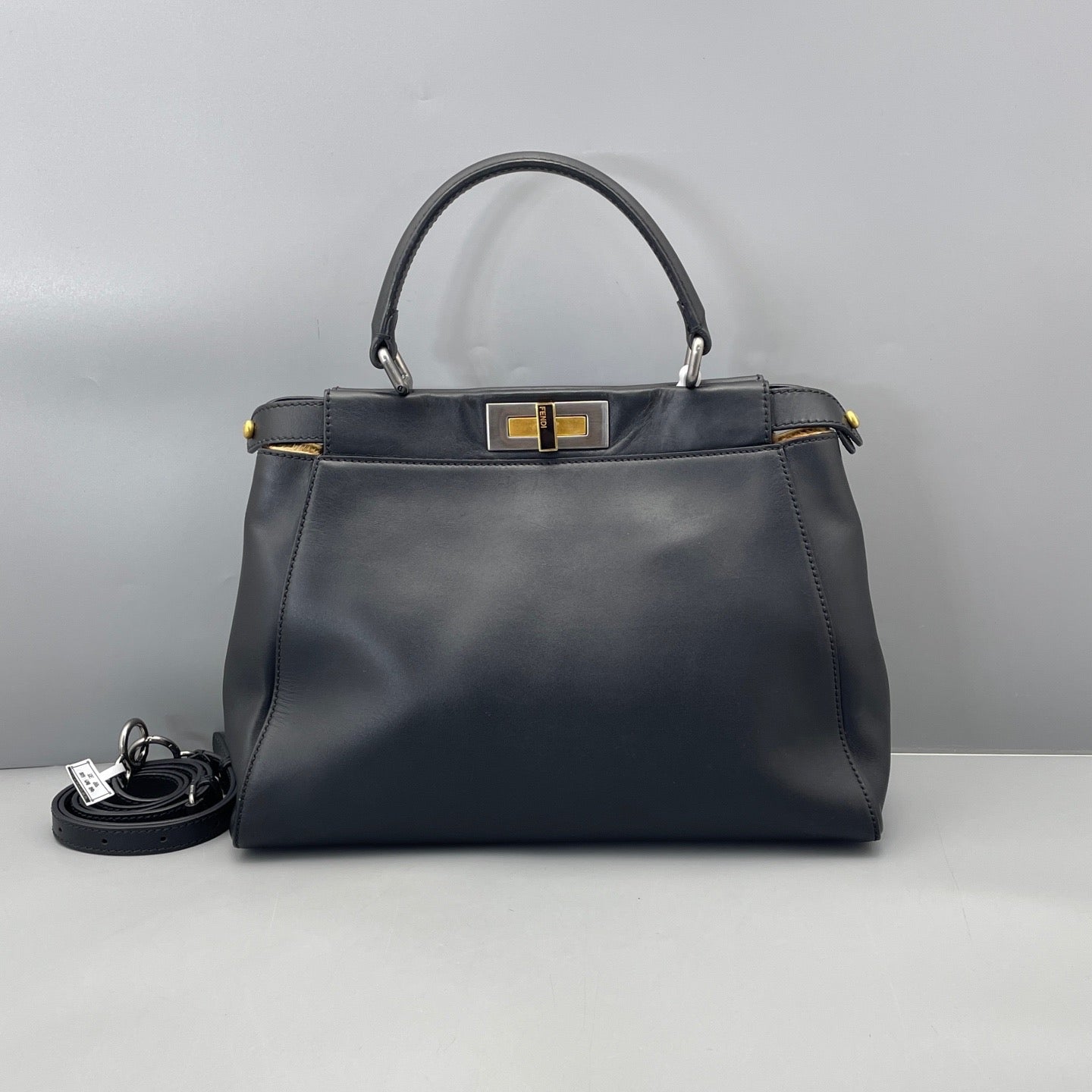 Fendi - Peekaboo Medium - Leather - Black - (medium)