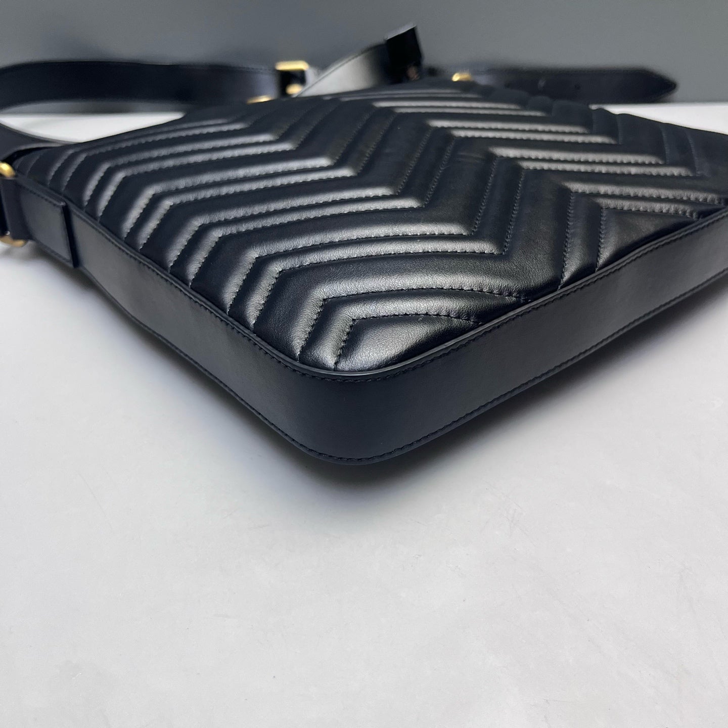 Gucci - GG Marmont Messenger Bag - Leather - Black - (medium)