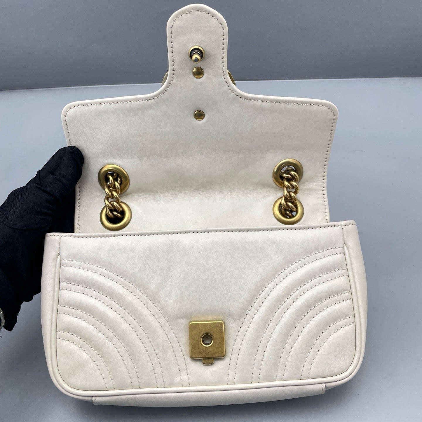 Gucci - GG Marmont Matelassé Small Shoulder Bag - Calfskin leather - White - (Small)